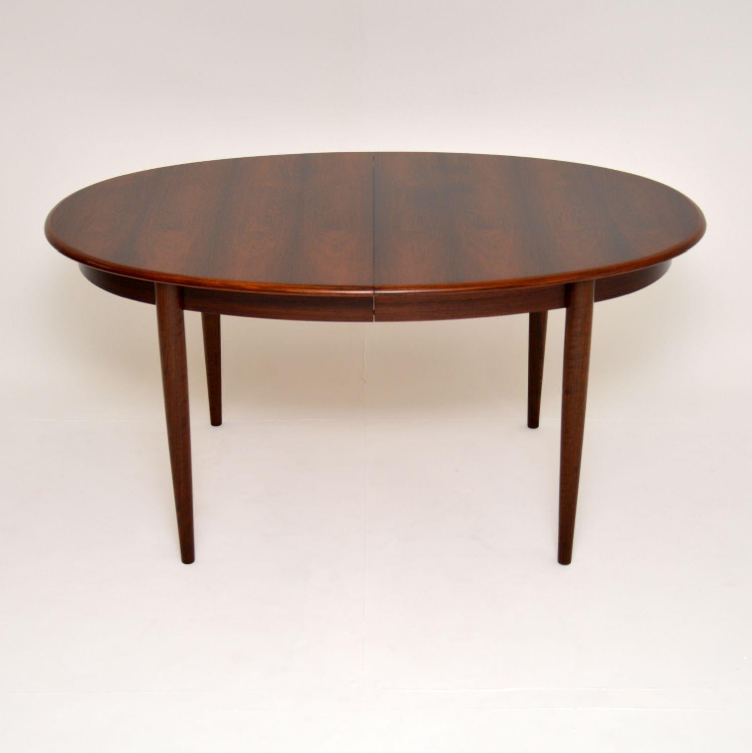 Danish Vintage Extending Dining Table In Good Condition In London, GB