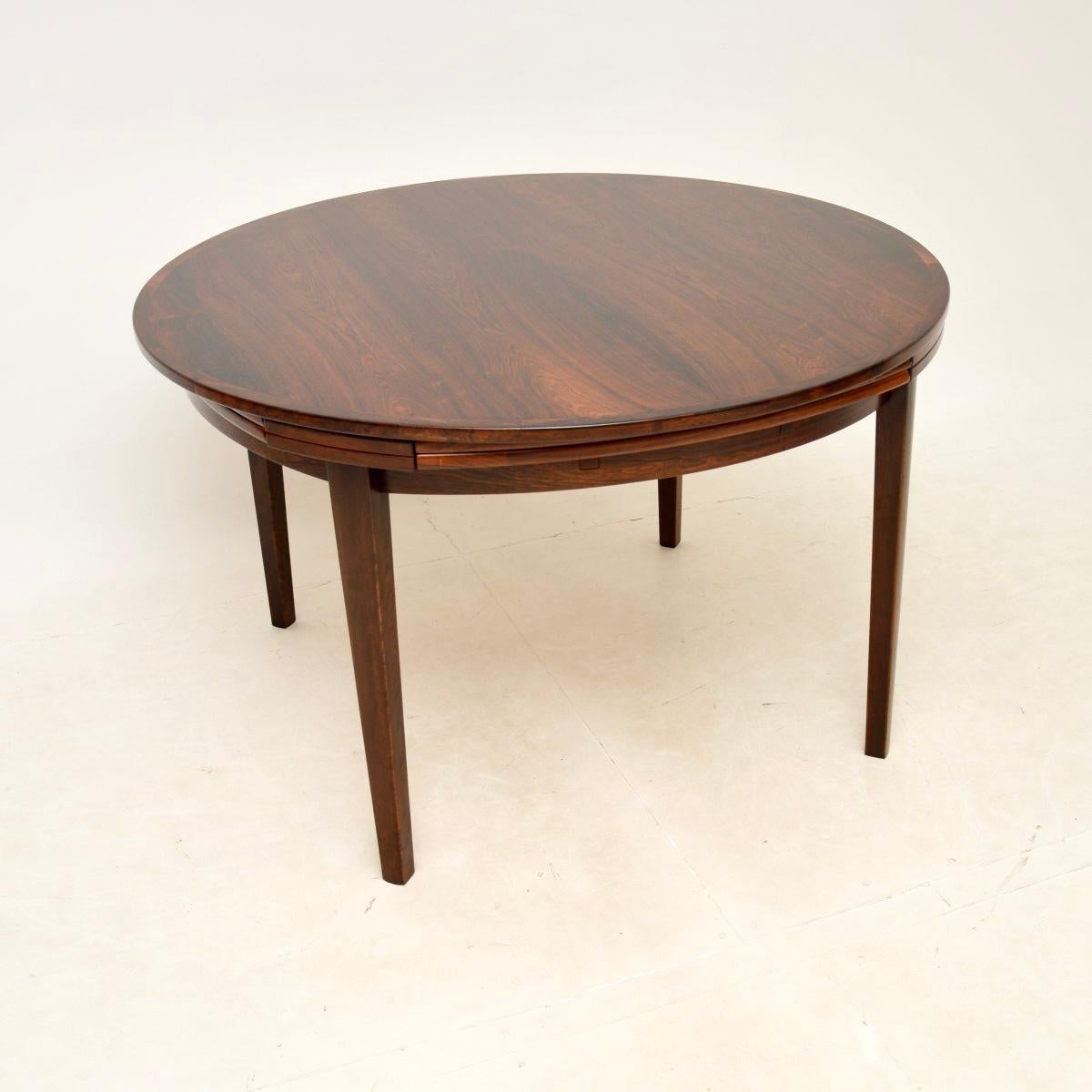 Danish Vintage Flip Flap Lotus Dining Table by Dyrlund In Good Condition For Sale In London, GB