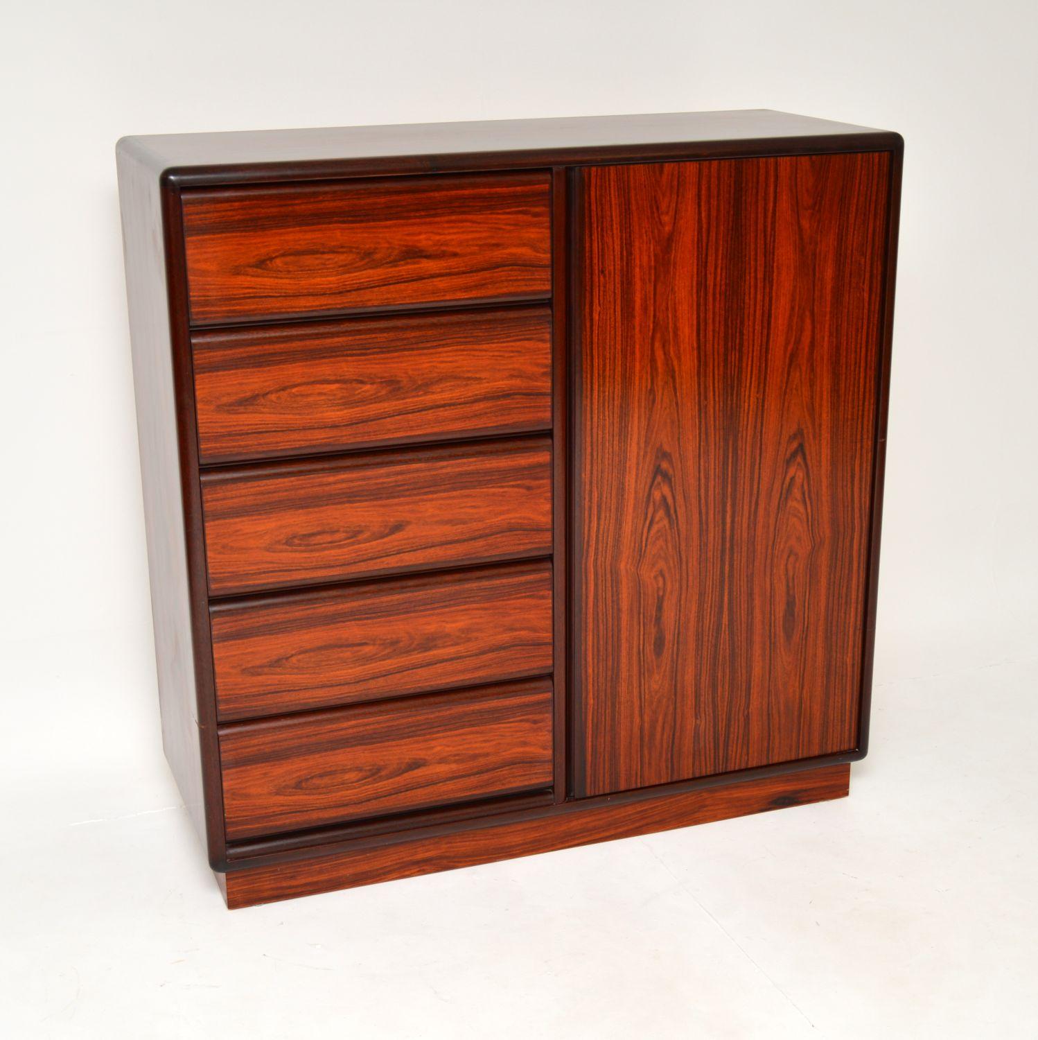 A fantastic Danish gentlemen’s wardrobe / chest of drawers by the high end manufacturer Brouer. This was made in Denmark, it dates from the 1970’s.

The quality is absolutely outstanding, this is very well built and very heavy! It has stunning