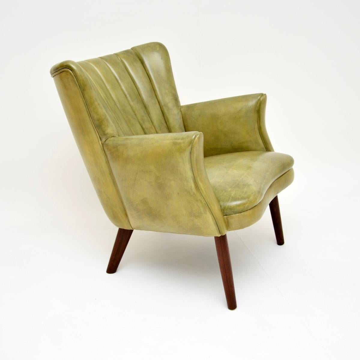 Danish Vintage Leather Armchair by Skipper In Good Condition For Sale In London, GB