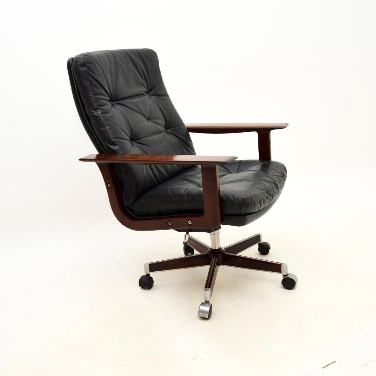 Dänischer Vintage-Schreibtischstuhl aus Leder von Arne Vodder (Moderne der Mitte des Jahrhunderts) im Angebot