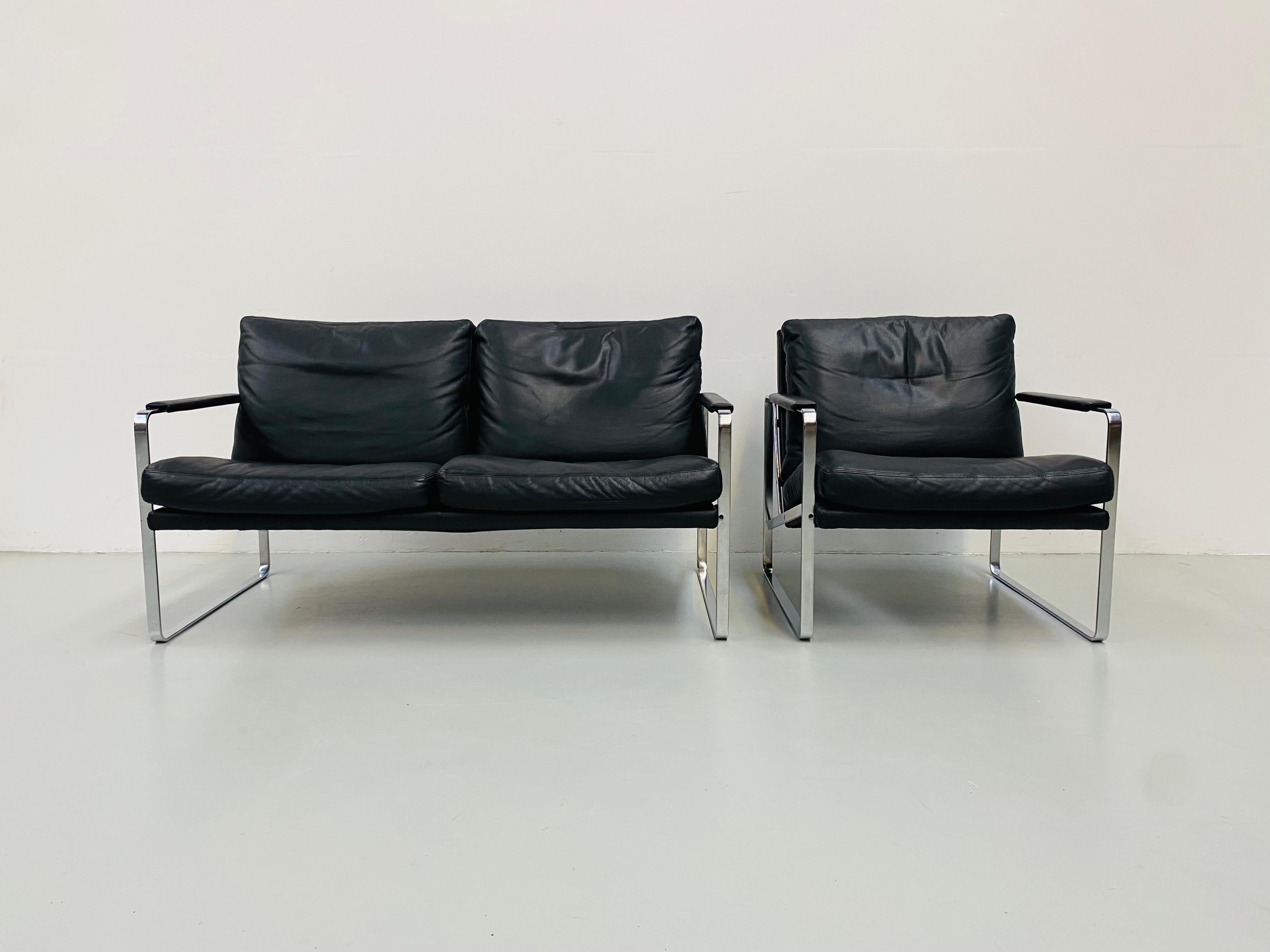 The Walter Knoll Fabricius Armchair and Sofa Model 710-10 are a design by Preben Fabricius. This originally Danish designer designed the Fabricius Model 710-10 set as early as 1972. This model has since grown into a true design icon, which is