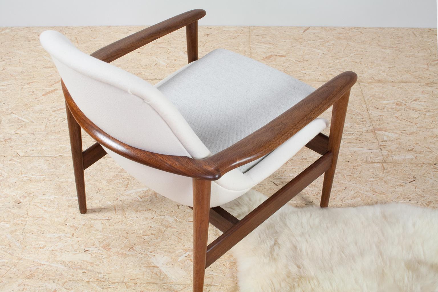 Wool Danish Vintage Lounge Chair in Teak and Re-Upholstered in White and Grey For Sale