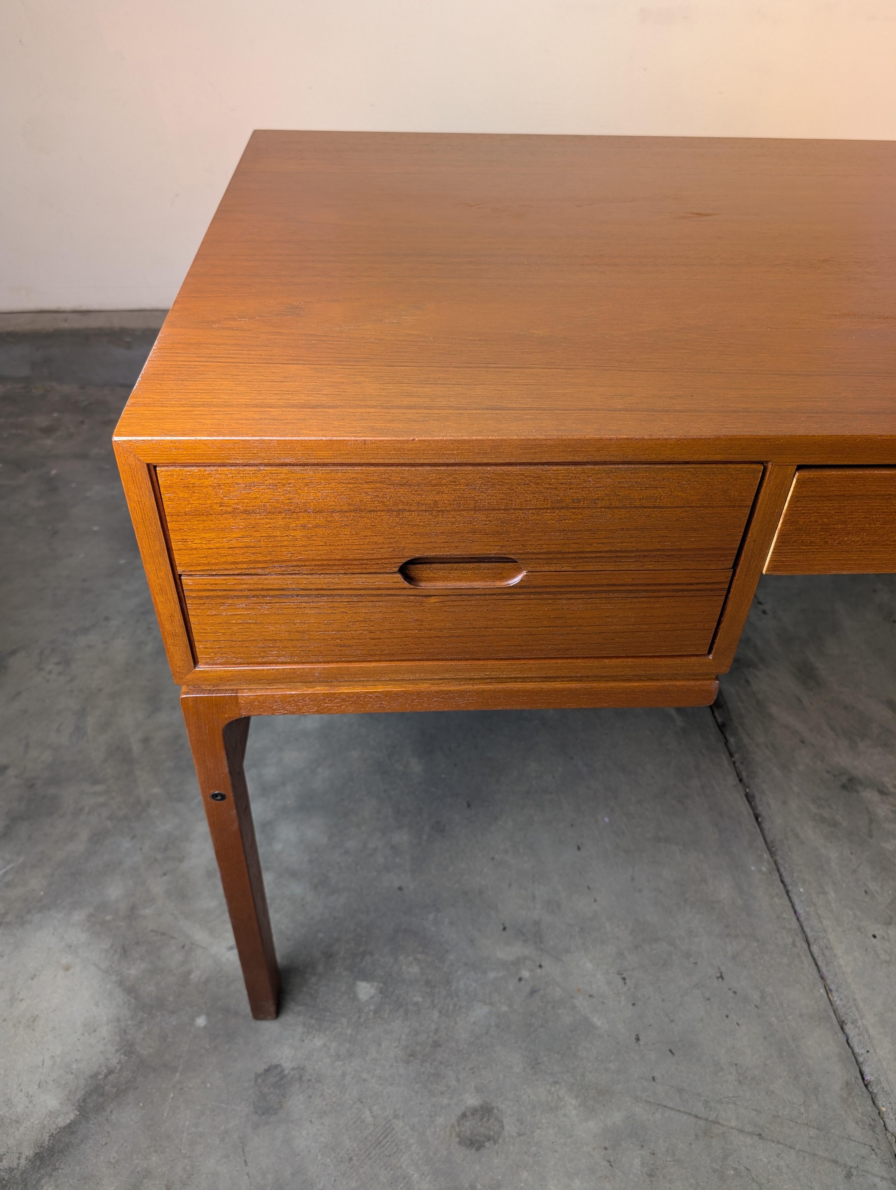 Danish Vintage Mid Century Modern Teak Desk by Arne Wahl Iversen, c.1960s For Sale 14