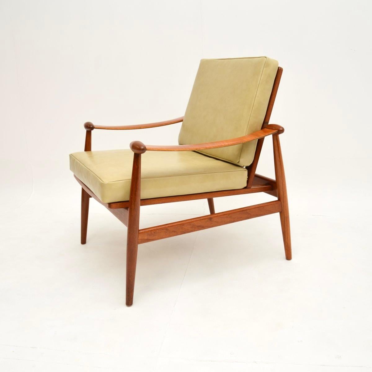 Danish Vintage Model 133 Armchair by Finn Juhl In Good Condition In London, GB