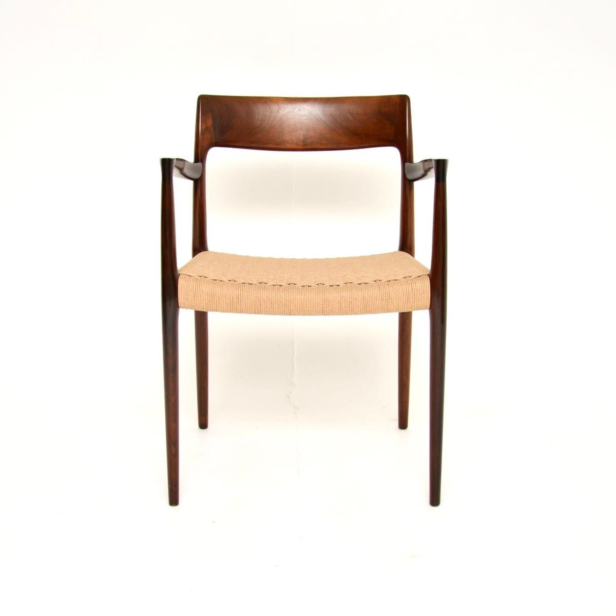 Exceptionnelle chaise danoise vintage modèle 57 de Niels Moller. Fabriqué au Danemark par JL Moller Mobelfabrik, il date des années 1960.

Comme toutes les chaises Niels Moller, la qualité est exceptionnelle. Le modèle 77 est incroyablement raffiné,