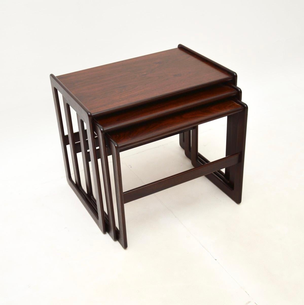 Mid-Century Modern Tables gigognes vintage danoises par Arne Hovmand-Olsen en vente