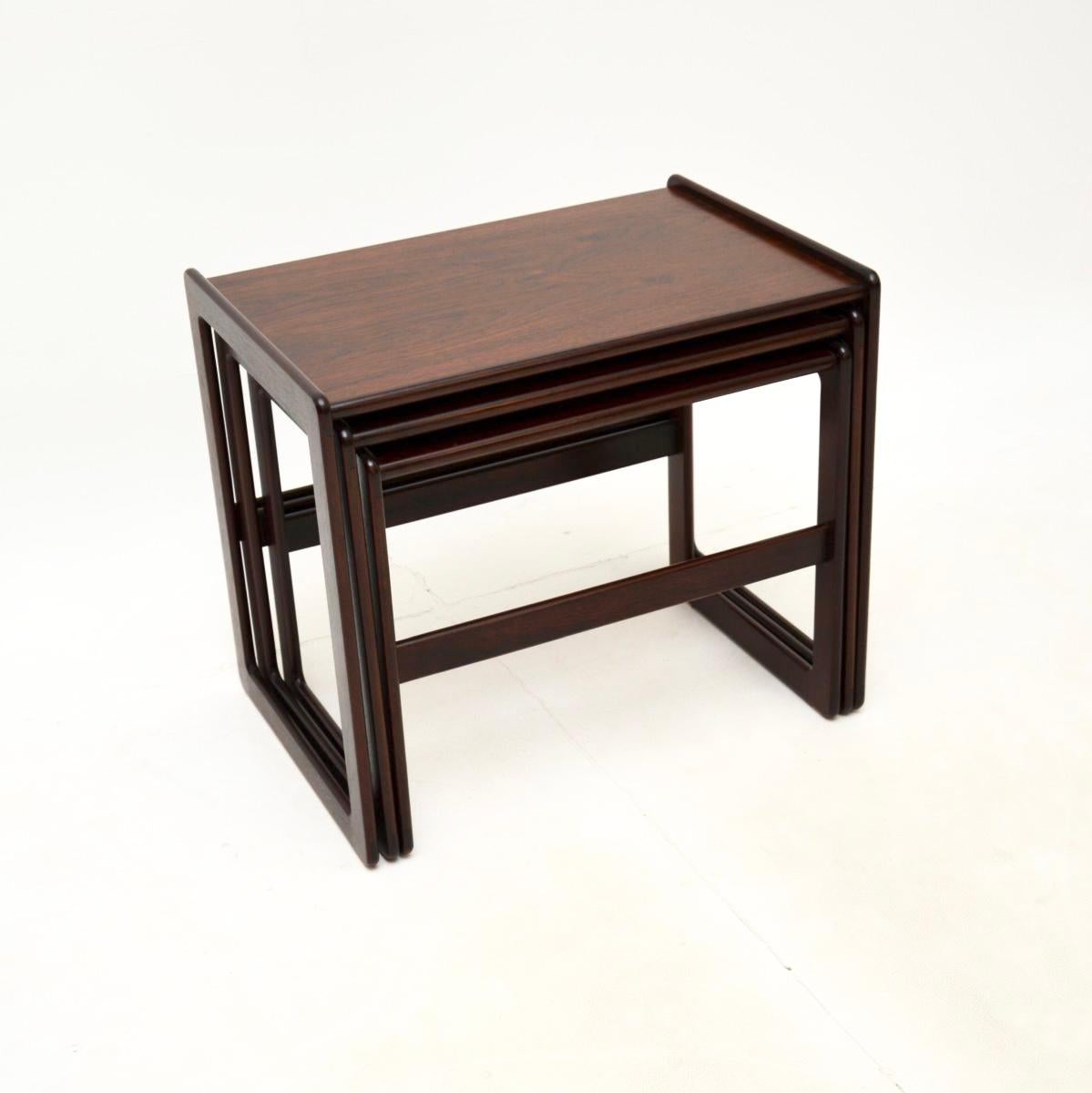 Danois Tables gigognes vintage danoises par Arne Hovmand-Olsen en vente