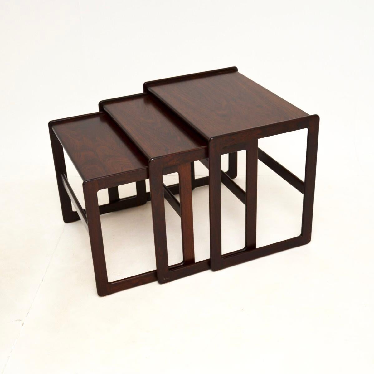 Bois Tables gigognes vintage danoises par Arne Hovmand-Olsen en vente