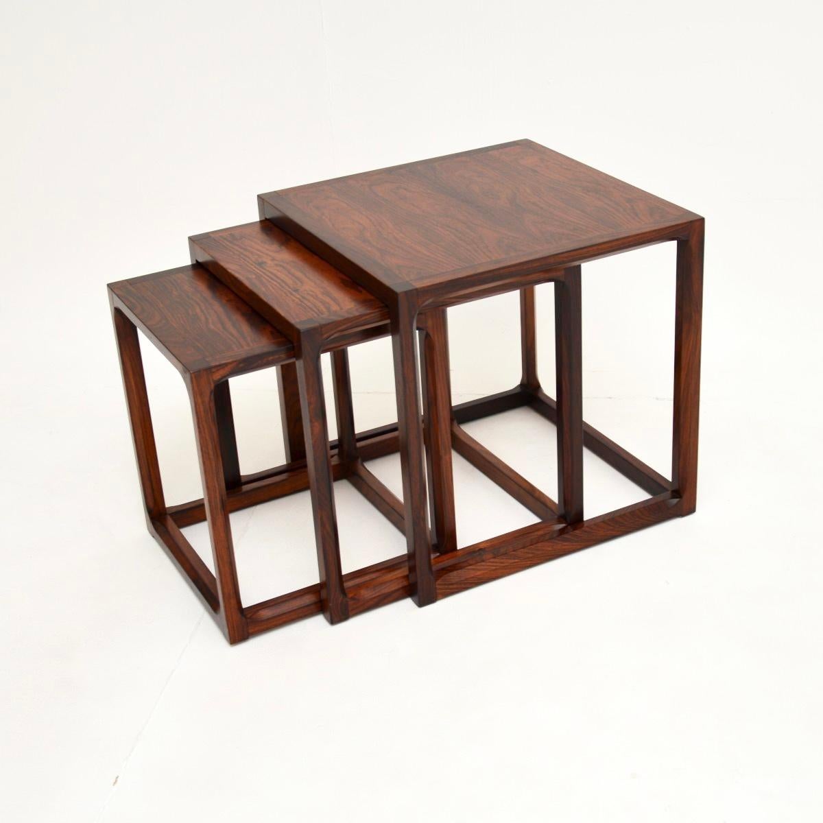 Dänisches Set aus drei Tischen im Vintage-Stil von Aksel Kjersgaard (Moderne der Mitte des Jahrhunderts) im Angebot