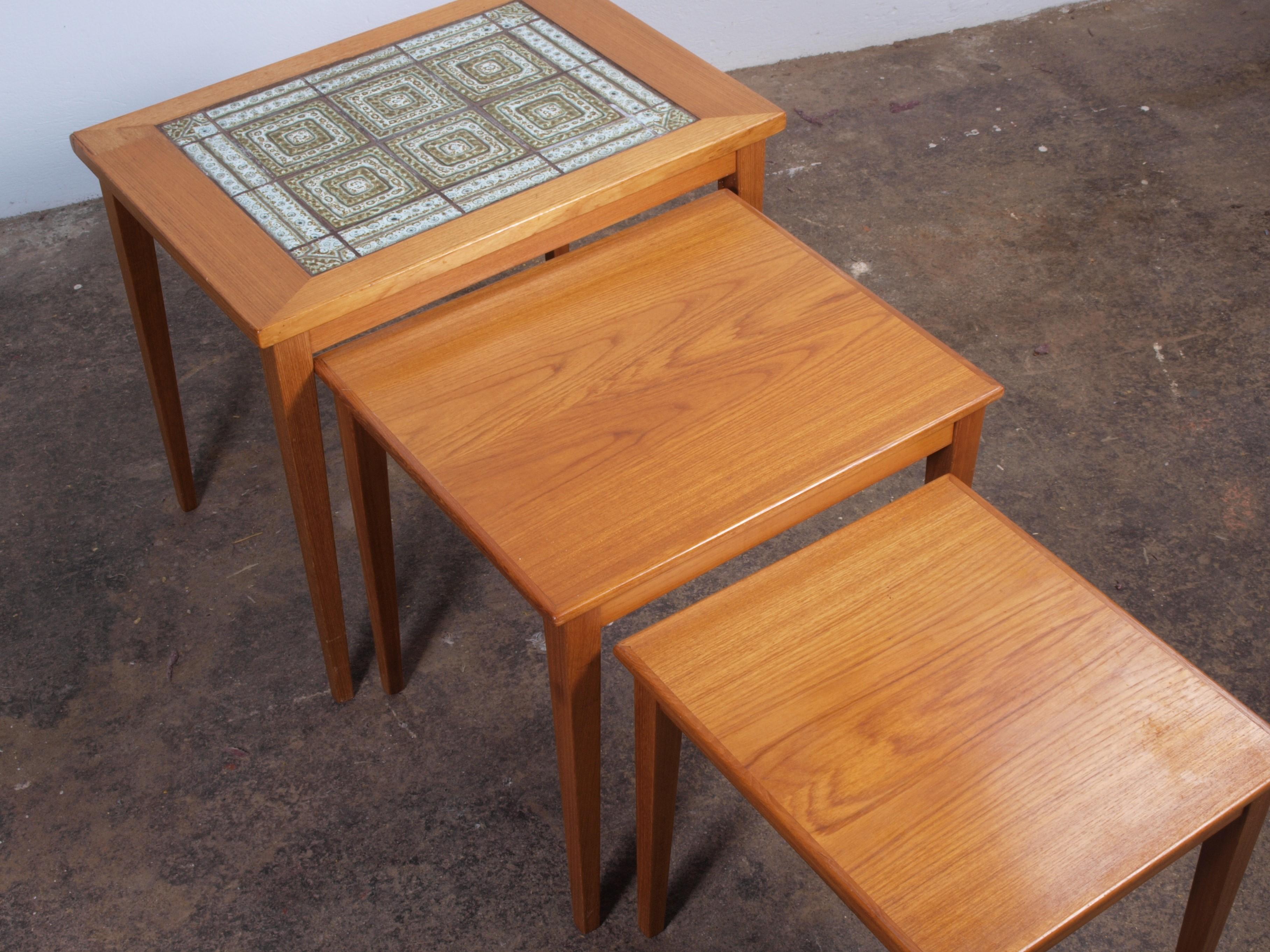 Danish vintage nesting tables in teak For Sale 4