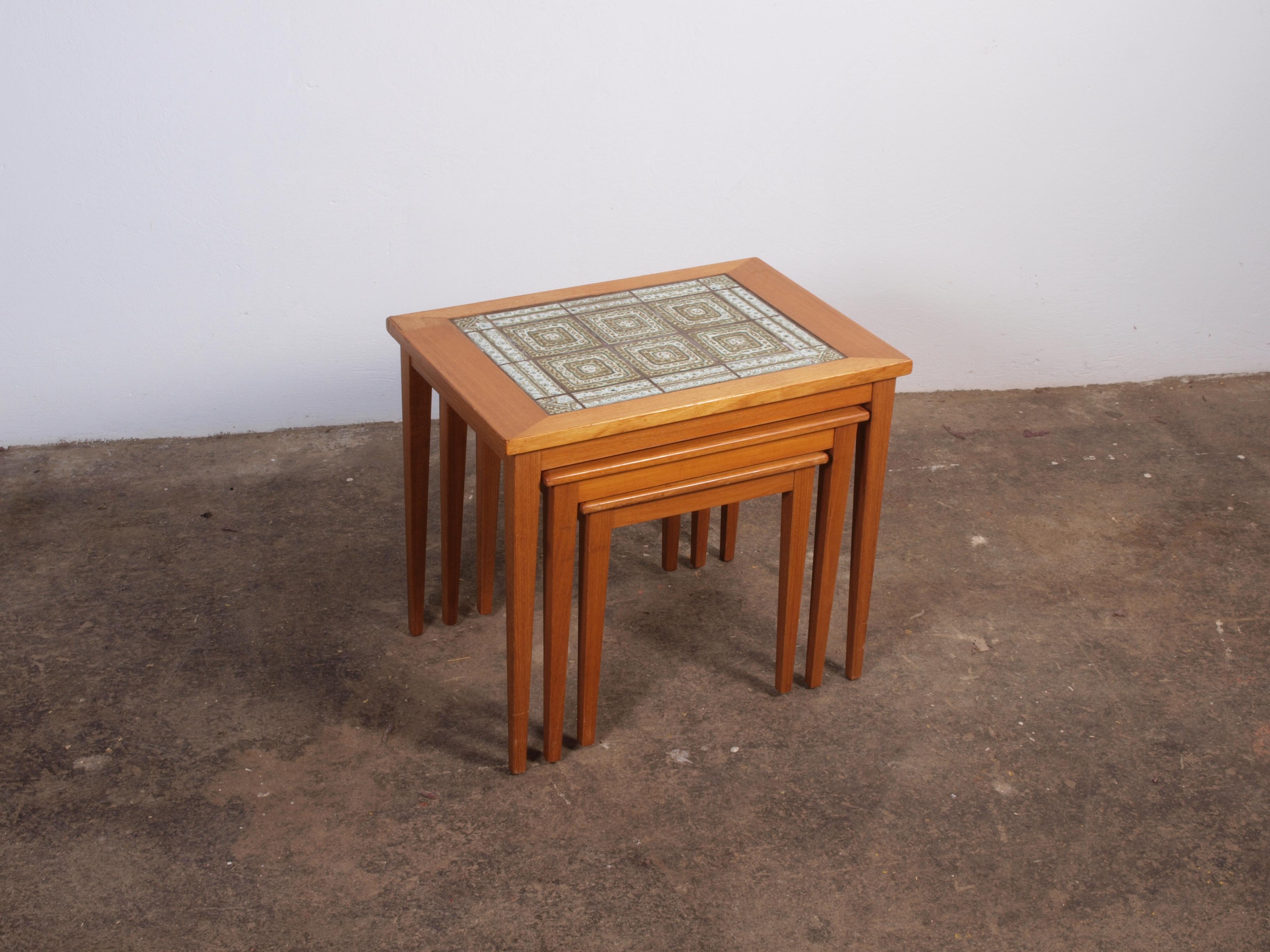 Mid-Century Modern Danish vintage nesting tables in teak For Sale