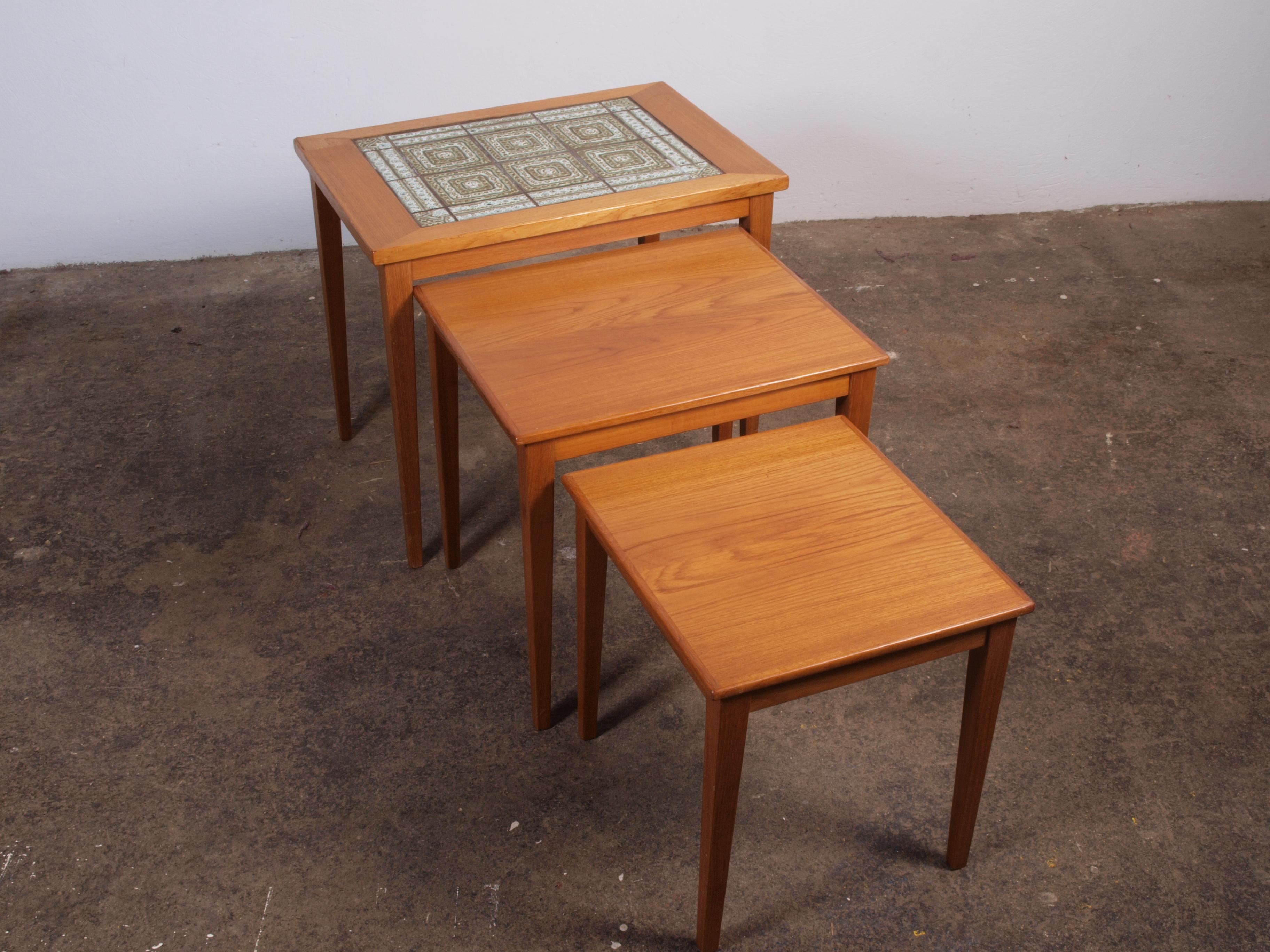 Teak Danish vintage nesting tables in teak For Sale