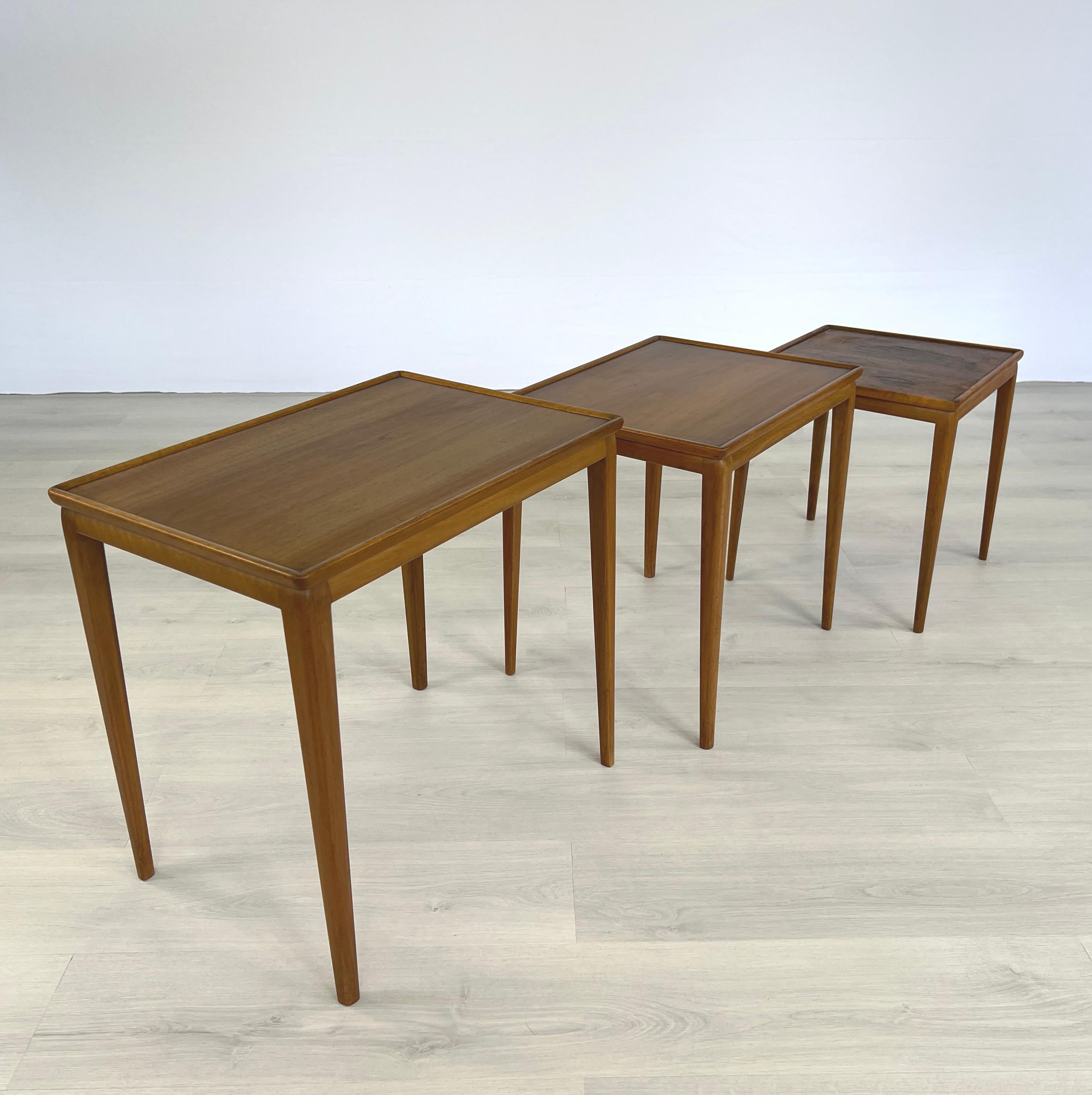 Dänische Vintage-Nesting-Tische - Satz von 3 (Holz) im Angebot