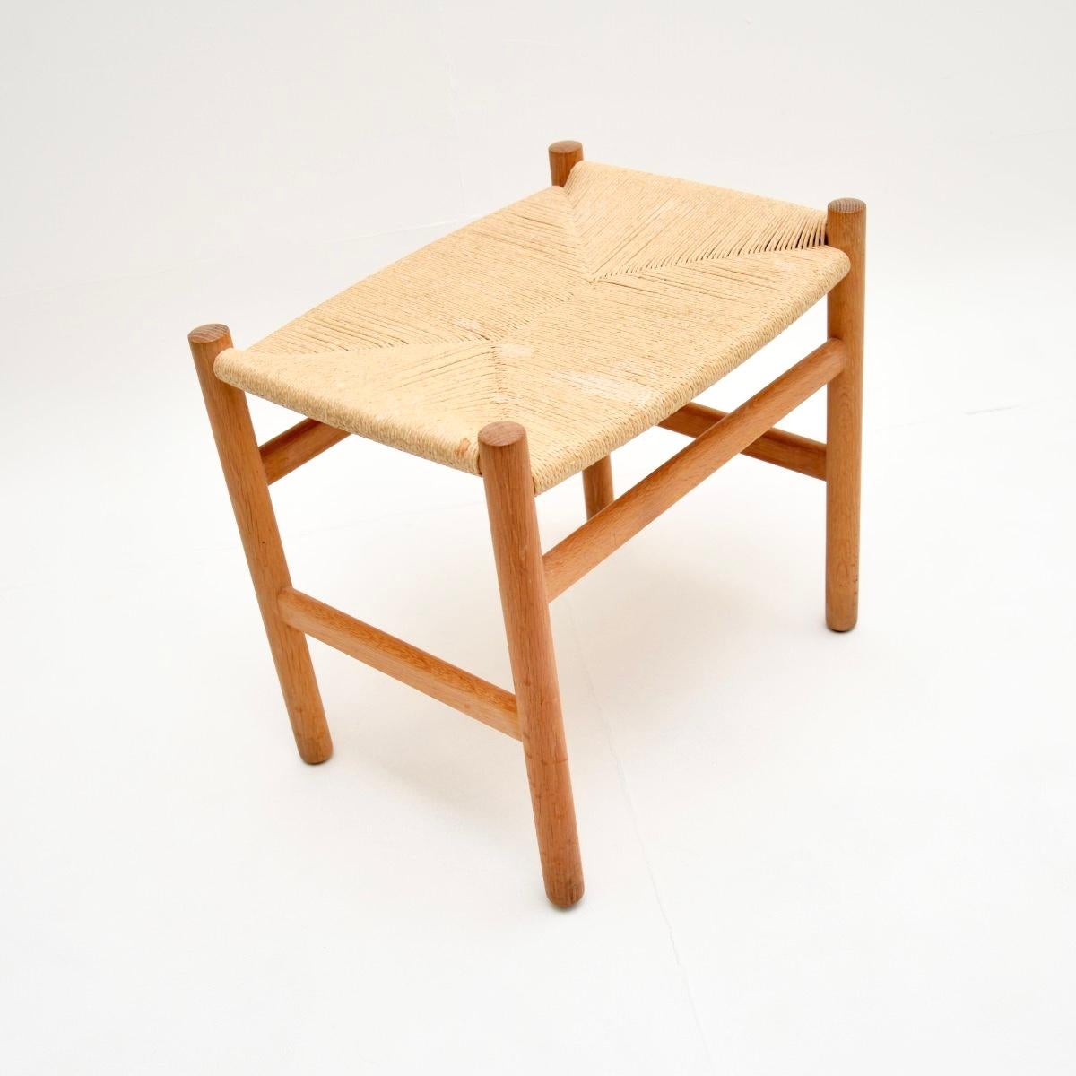 Danish Vintage Oak CH53 Stool by Hans Wegner for Carl Hansen In Good Condition In London, GB