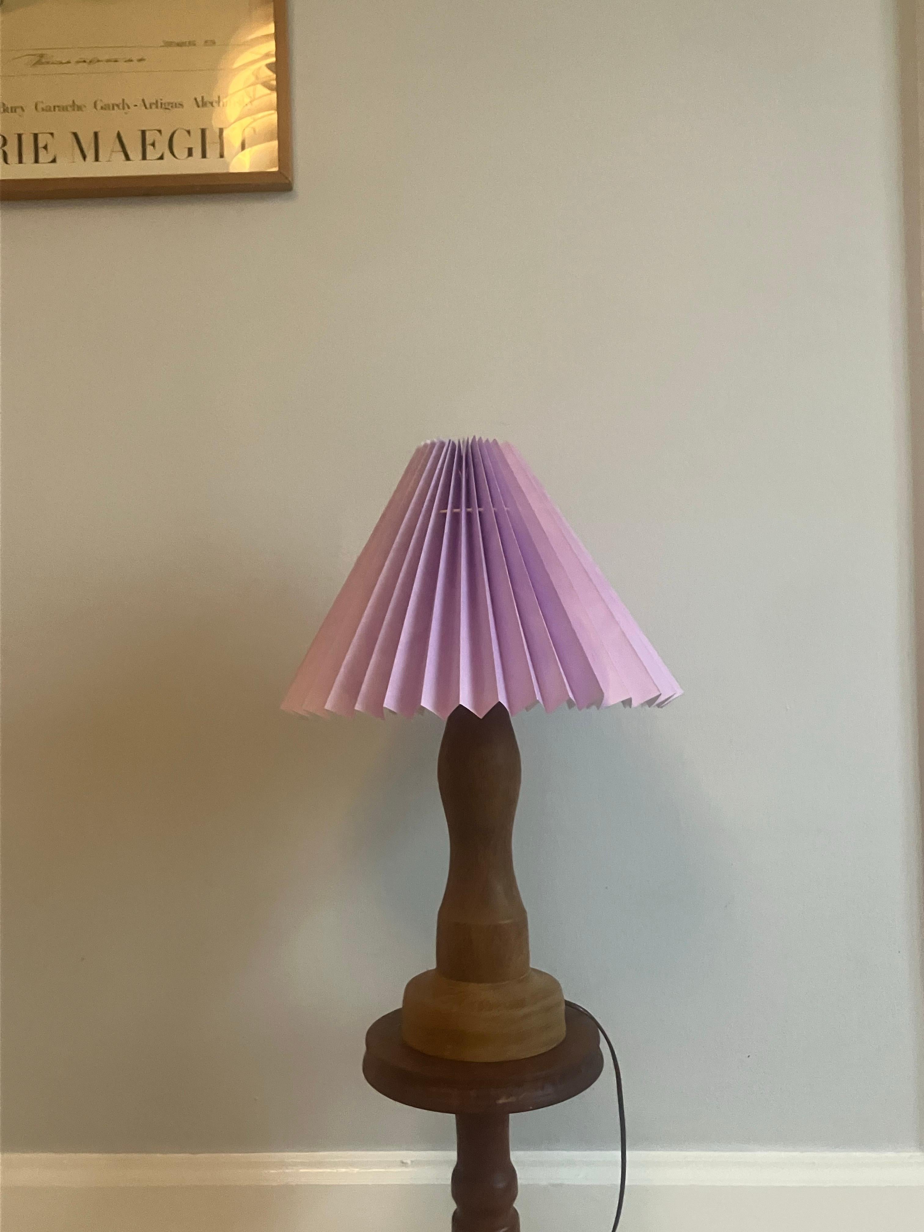 Danish Vintage Oak Floor Lamp with Hand painted Lamp-shade In Good Condition For Sale In Copenhagen, DK