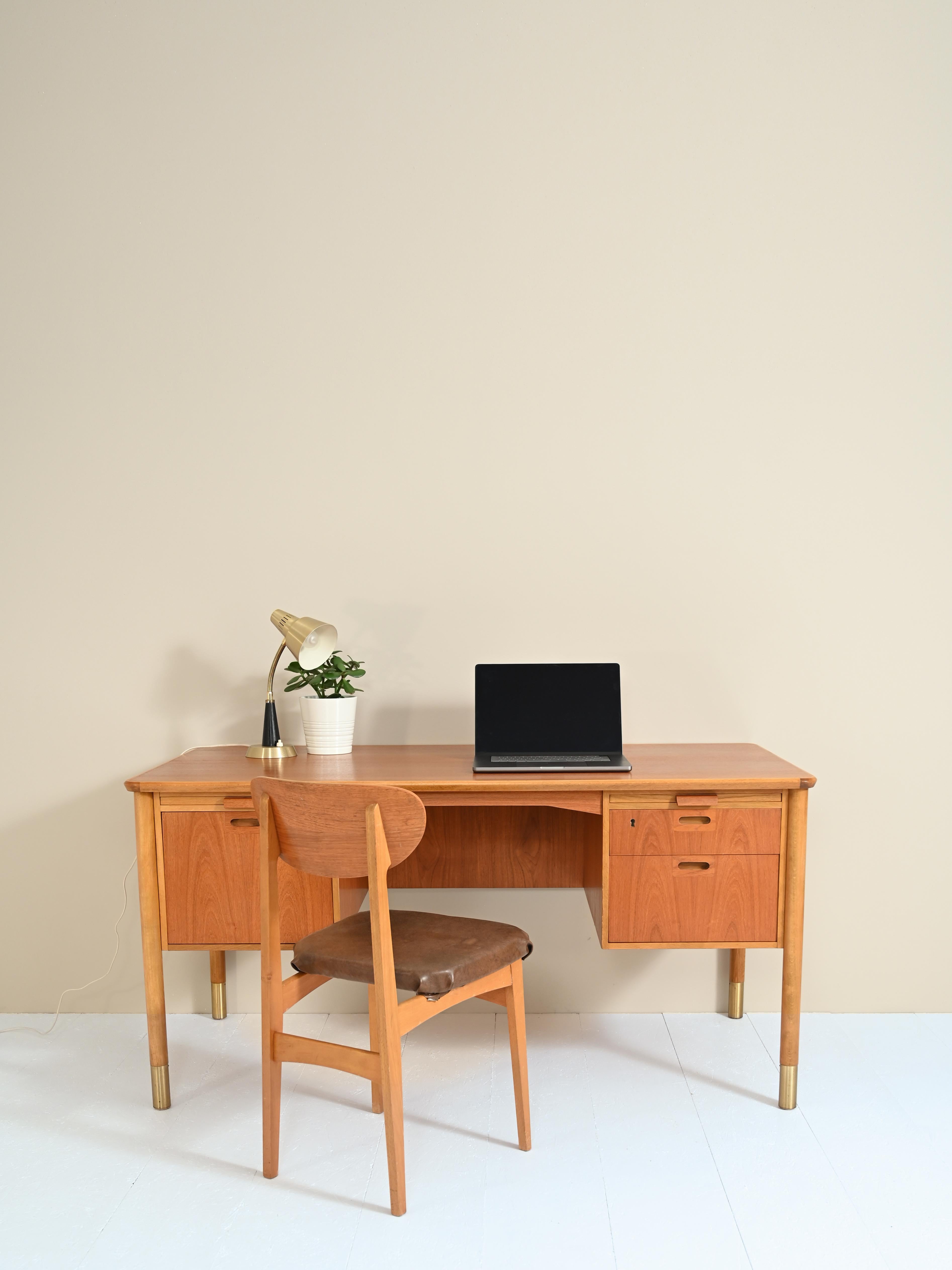 Danish-made teak 'center' desk with drawers.
It features a large work surface and three very roomy drawers. 
The quality of Danish craftsmanship is evident in the attention to detail and harmony of the structure. Although it is large in size, it
