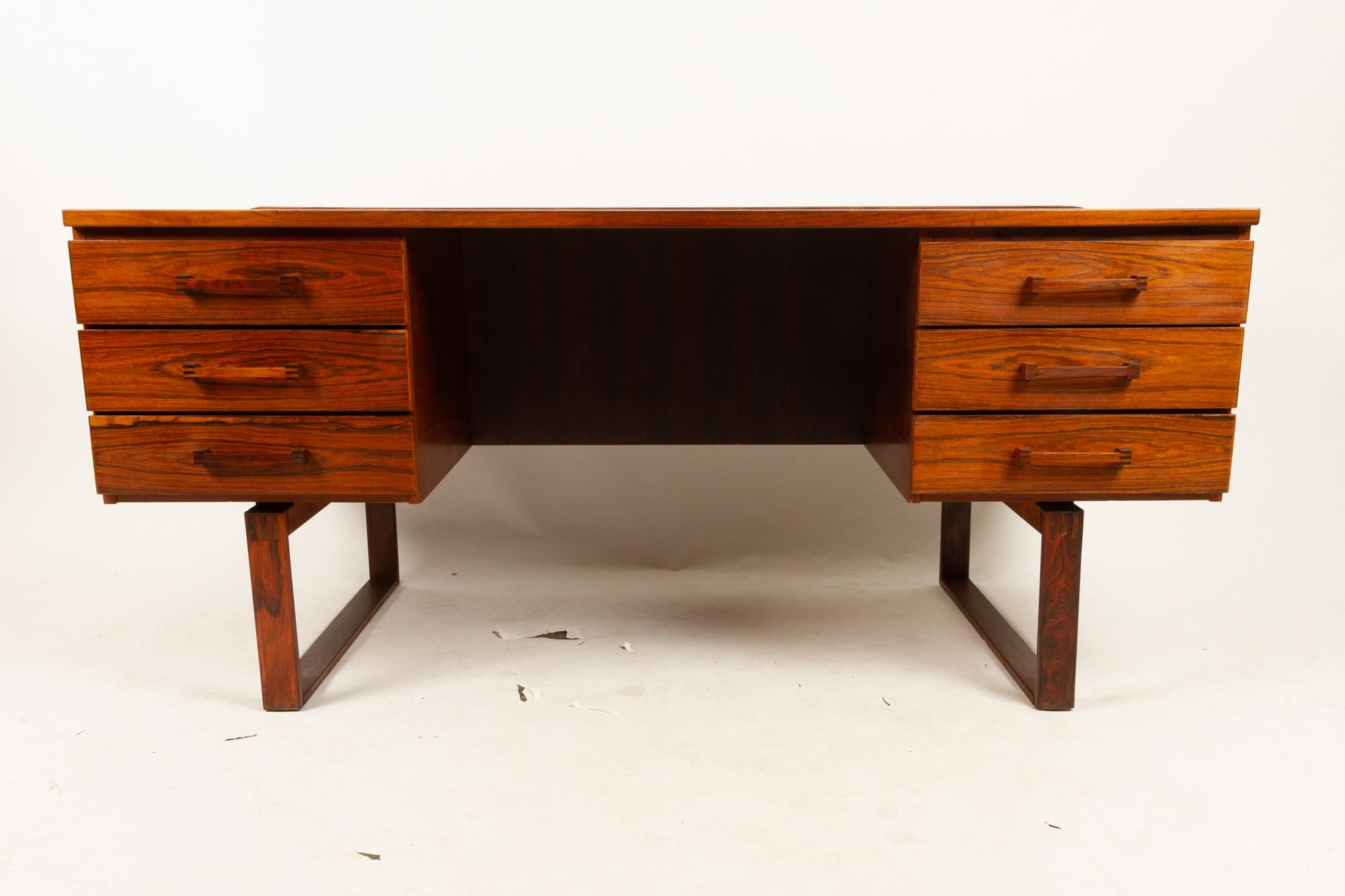 Danish Vintage Rosewood Desk by Henning Jensen & Torben Valeur, 1960s In Good Condition In Asaa, DK