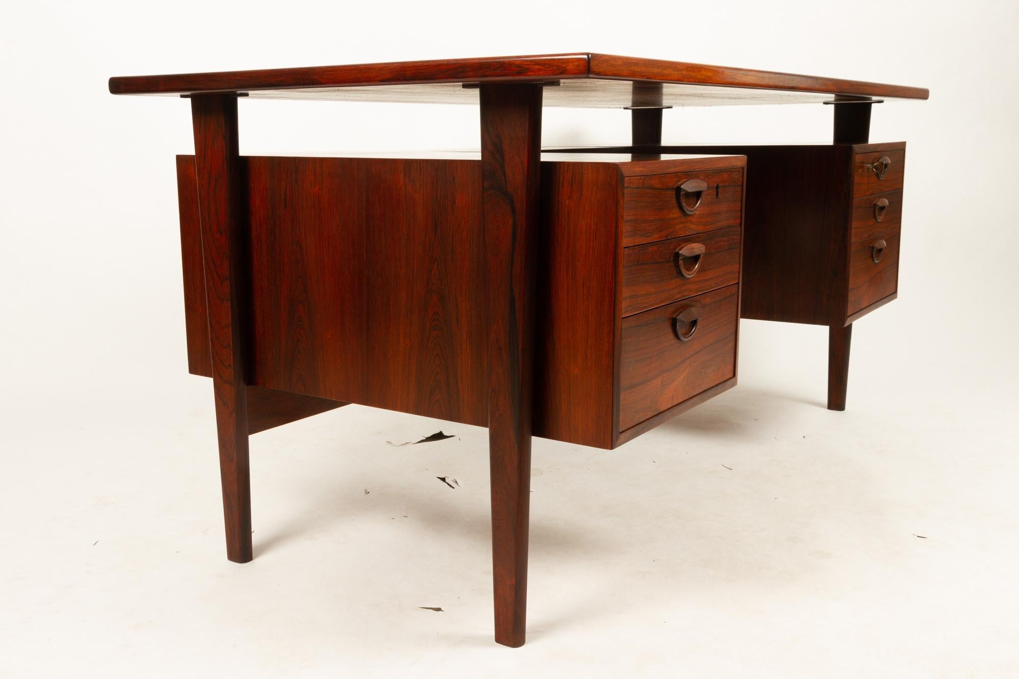 Danish Vintage Rosewood FM60 Desk by Kai Kristiansen, 1960s In Good Condition In Asaa, DK