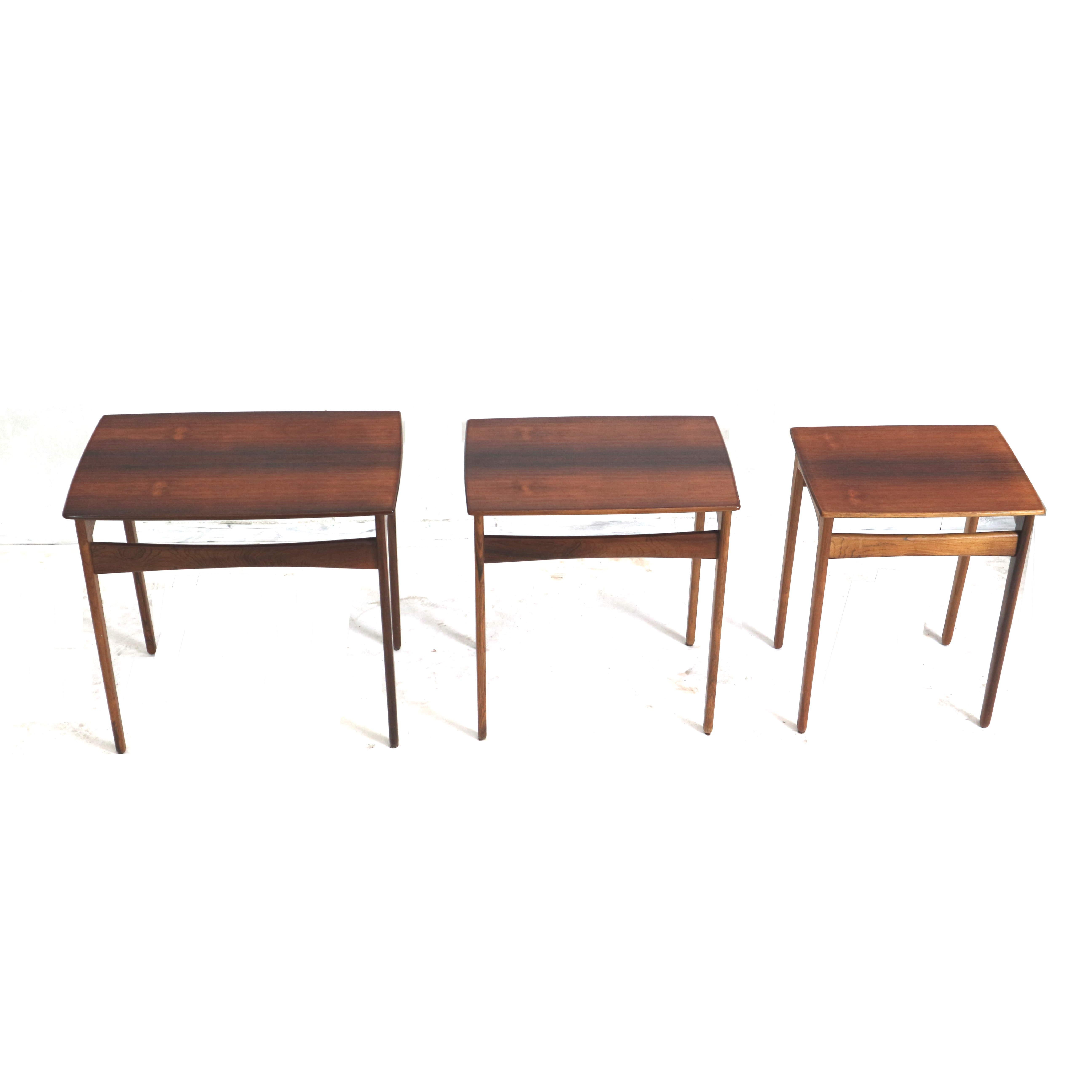 Danish vintage rosewood nesting tables / set of 3 side tables made in the 60s In Good Condition For Sale In Breda, NB