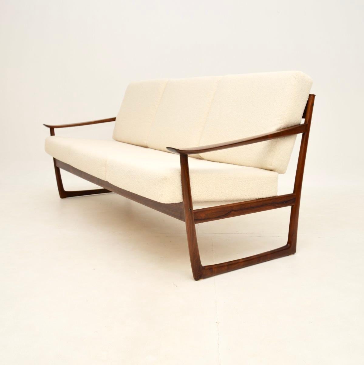 Mid-Century moderno Divano danese in palissandro vintage di Peter Hvidt e Orla Molgaard Nielsen in vendita