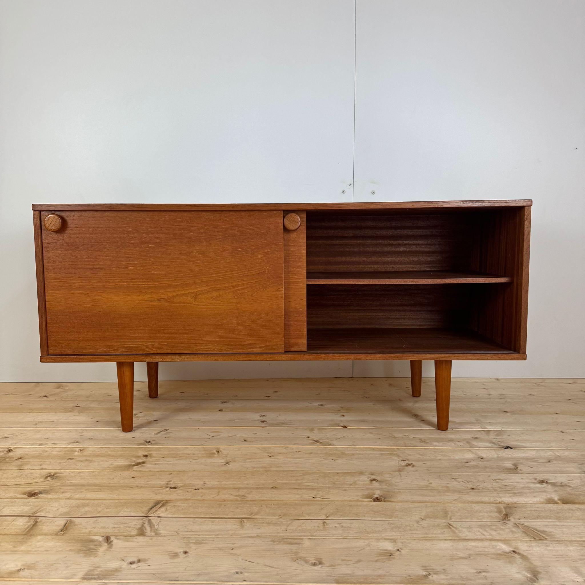 Danish vintage sideboard in teak, Denmark 1960s For Sale 1