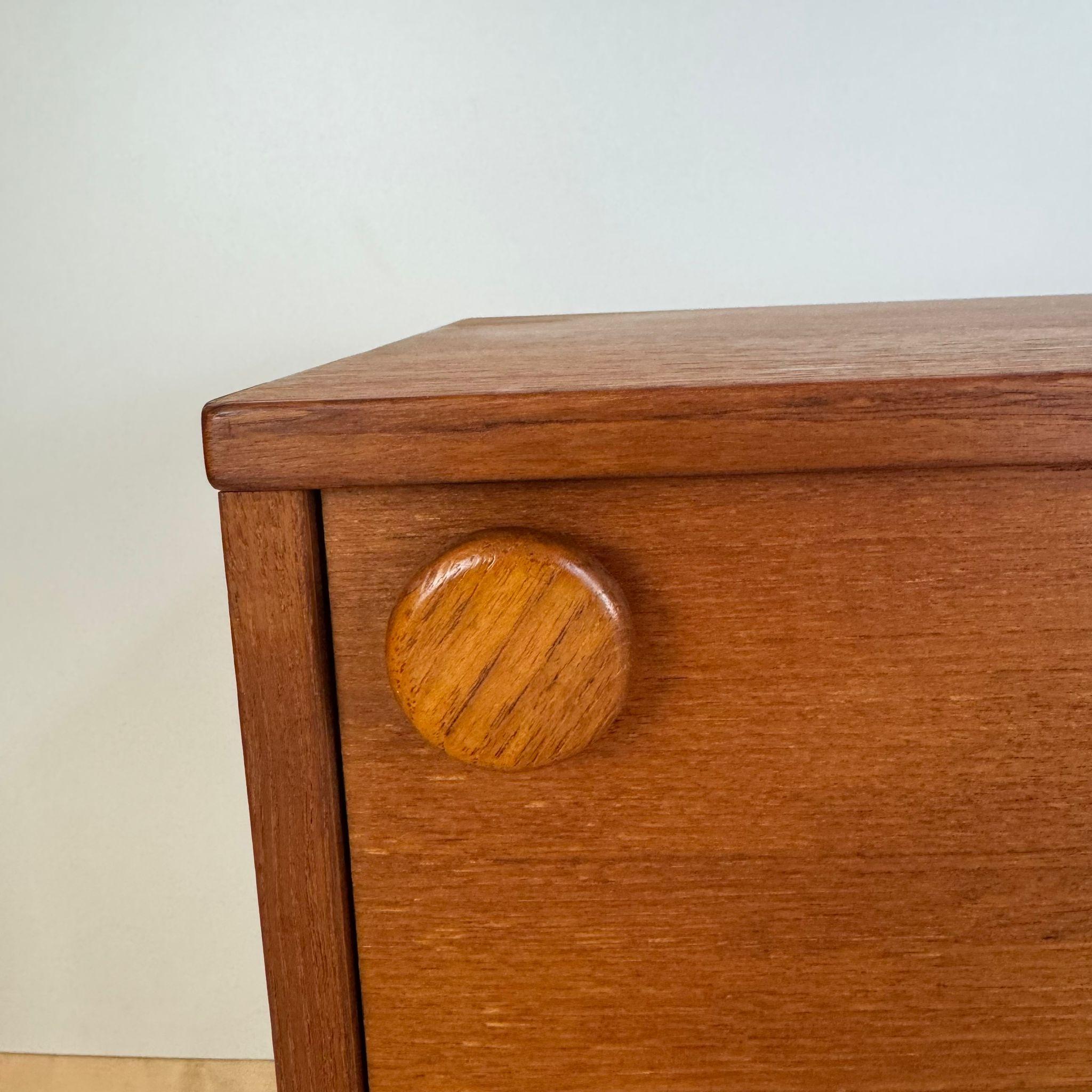 Danish vintage sideboard in teak, Denmark 1960s For Sale 2