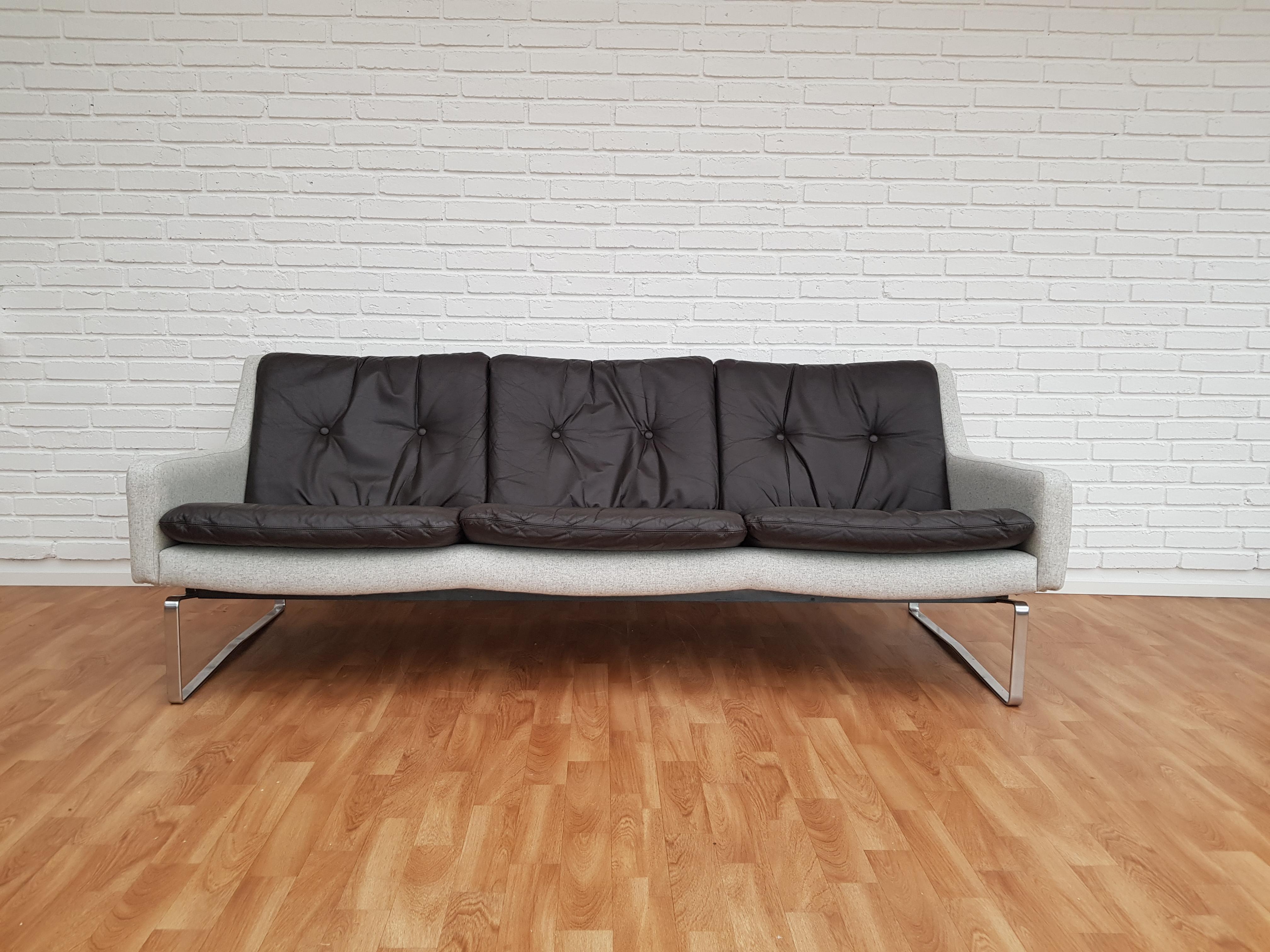 Danish Vintage Sofa, 1970s, Chrome Base, Wool, Leather, Restored For Sale 7