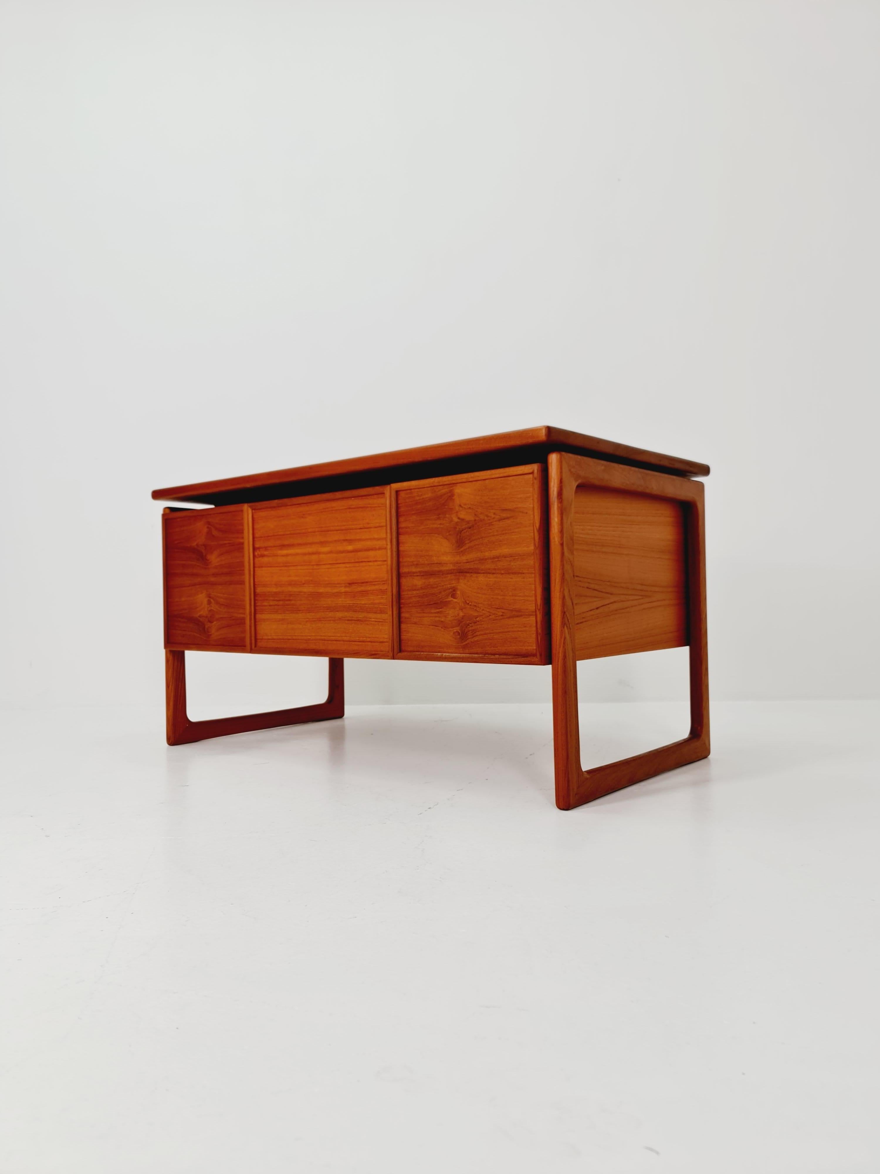 Danish vintage  Solid teak by Arne Vodder for GV Møbler, Denmark, 1960s For Sale 4