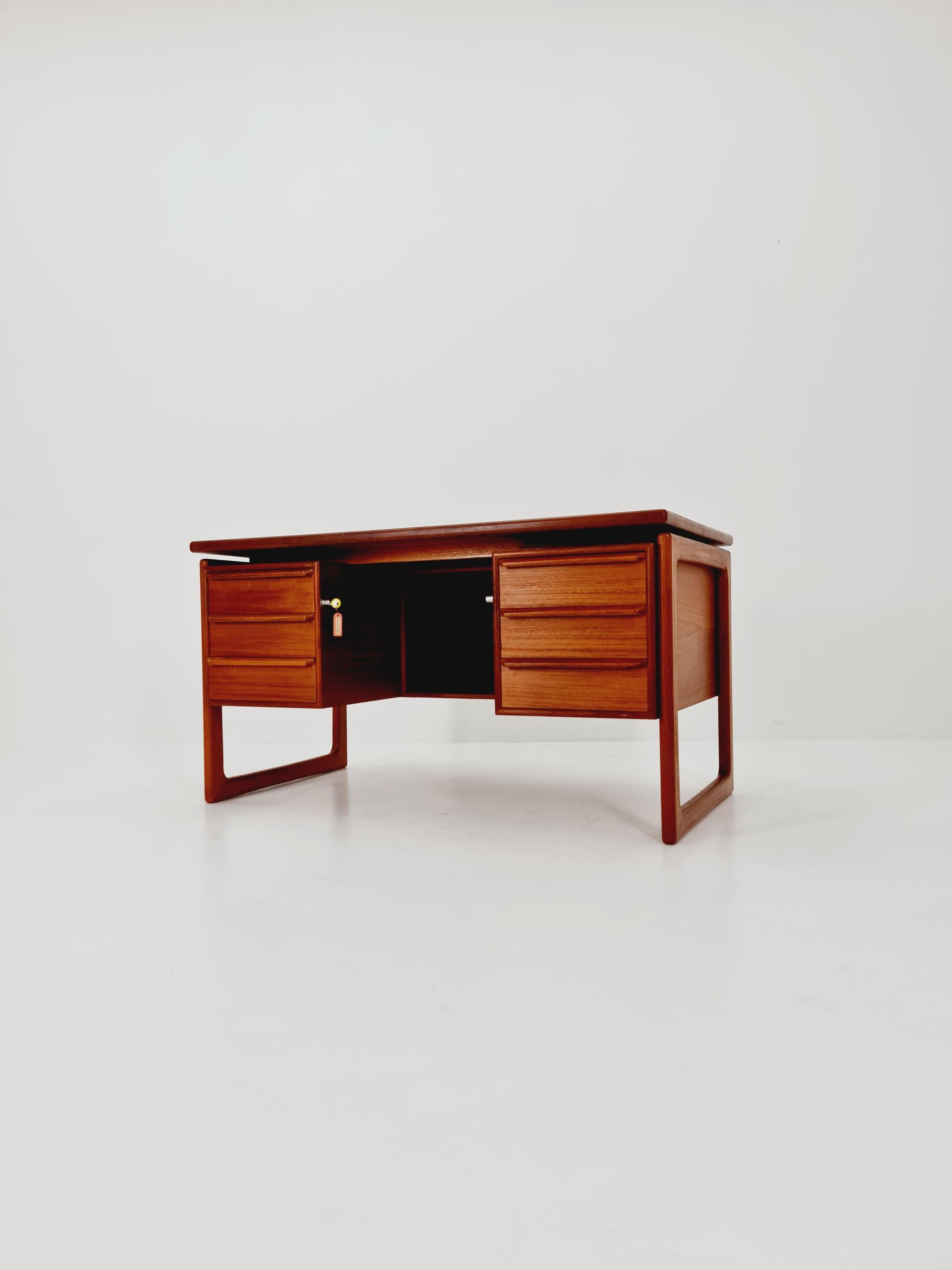Danish vintage teak by Arne Vodder for GV Møbler, Denmark, 1960s

Dimensions: 
75 D x 132 W x 73H cm

between the drawer (chair place ): 49  cm
Please inquiry for prices to your country before buying.
