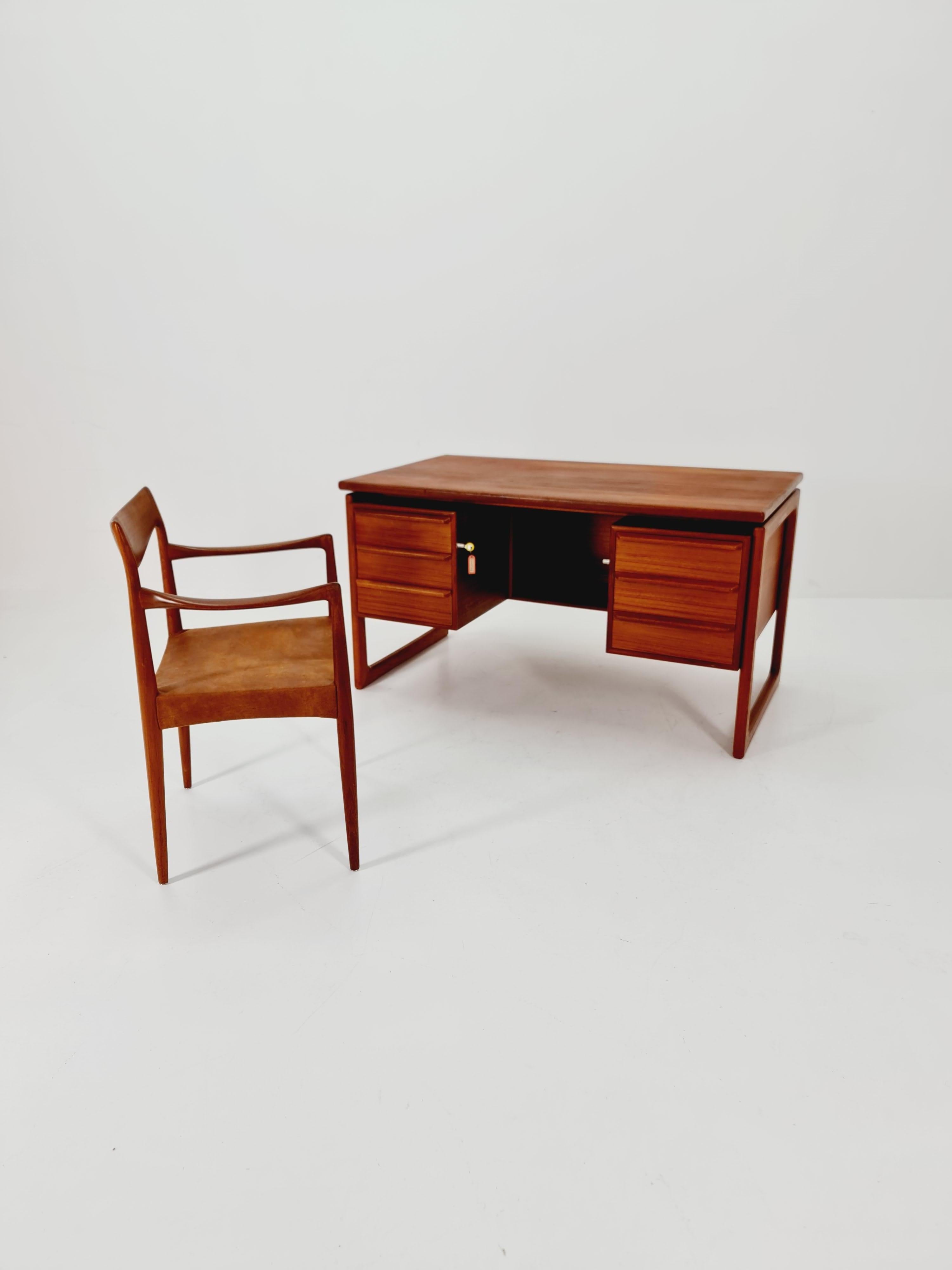 Danish vintage  Solid teak by Arne Vodder for GV Møbler, Denmark, 1960s In Good Condition For Sale In Gaggenau, DE