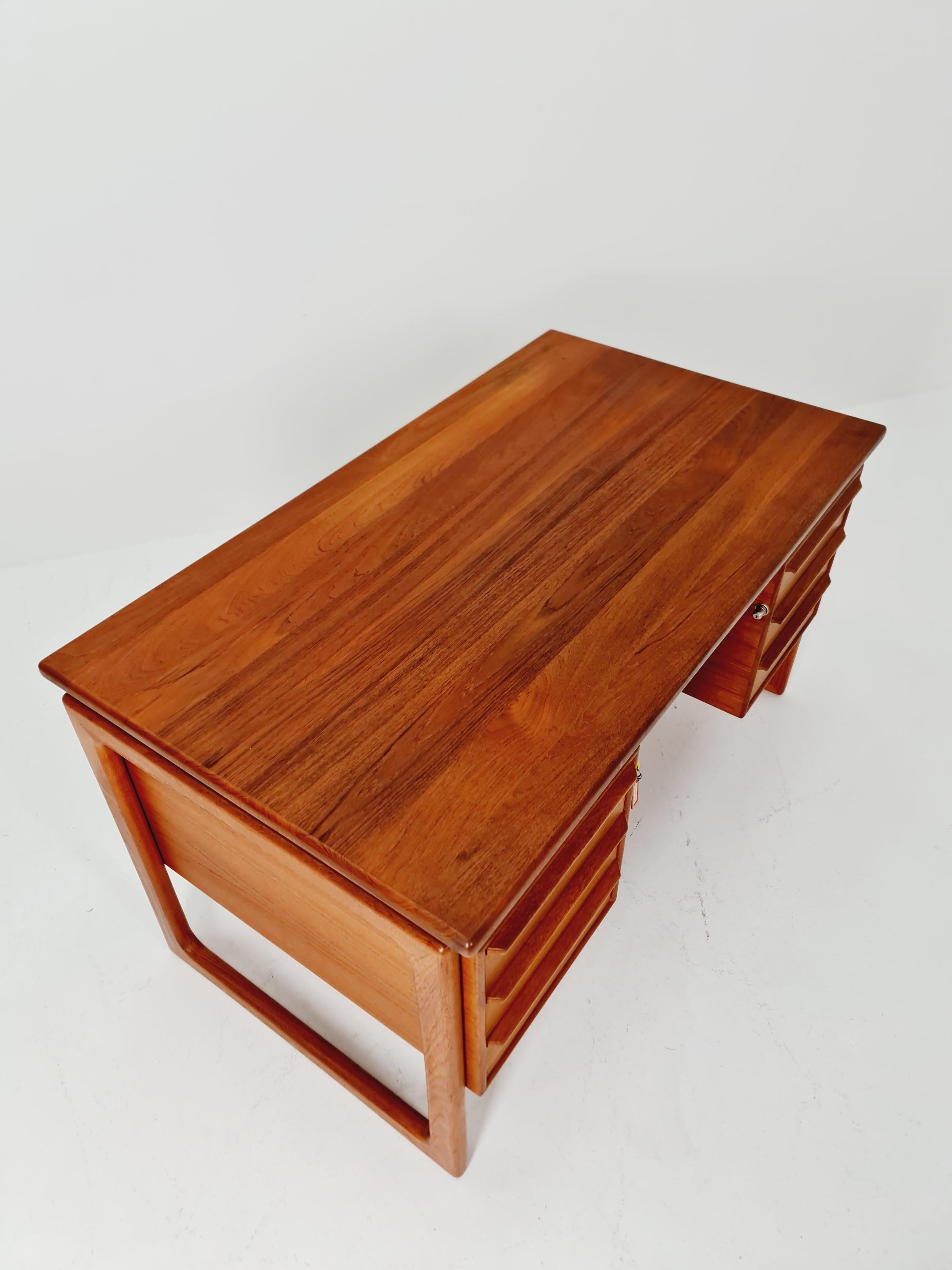 Danish vintage  Solid teak by Arne Vodder for GV Møbler, Denmark, 1960s For Sale 3