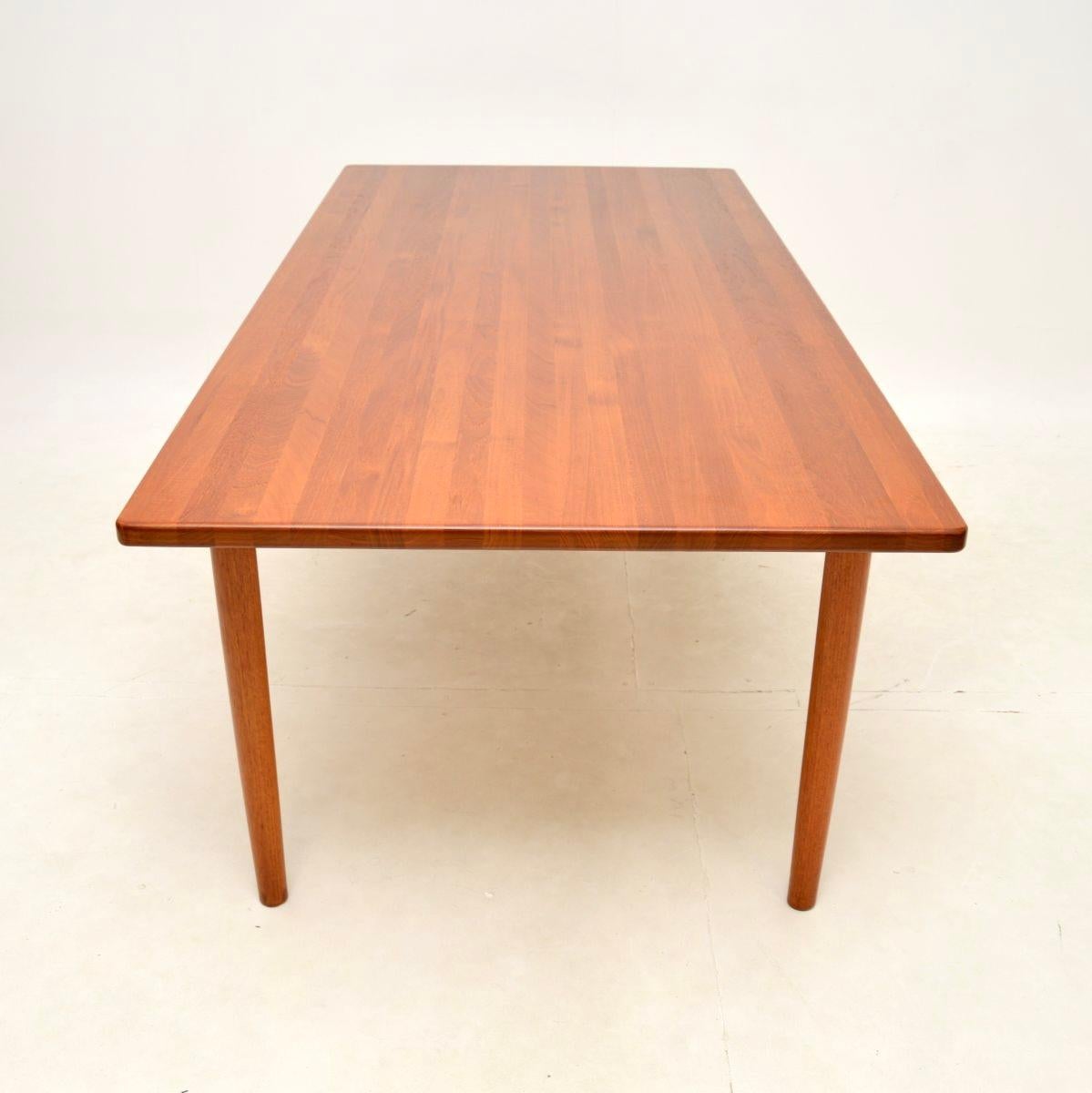 Danish Vintage Solid Teak Dining Table In Good Condition For Sale In London, GB