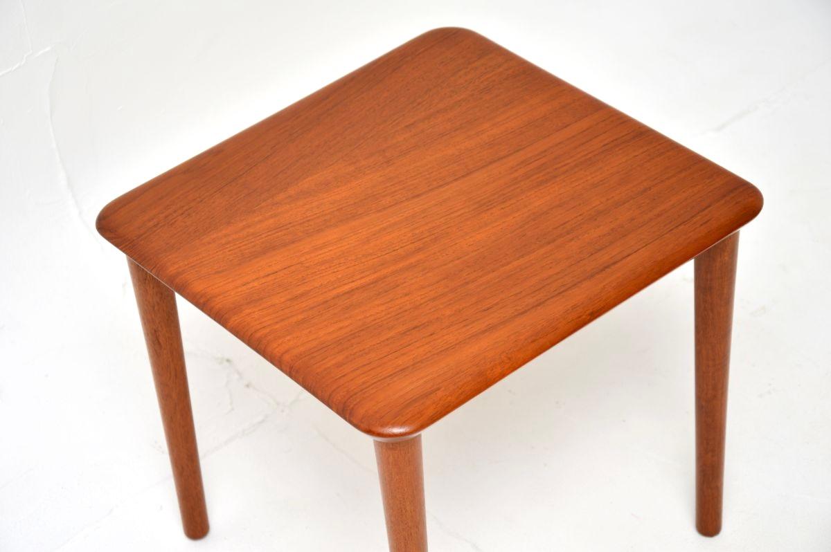 Mesa auxiliar vintage danesa de teca maciza Danés en venta