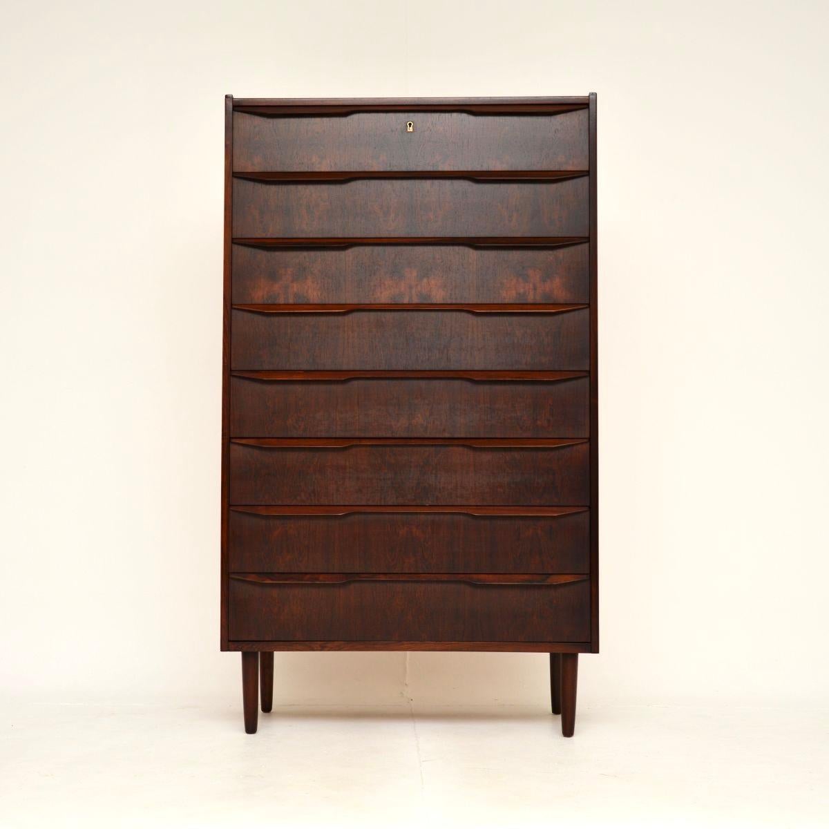 Cassettiera danese vintage Tallboy In condizioni buone in vendita a London, GB