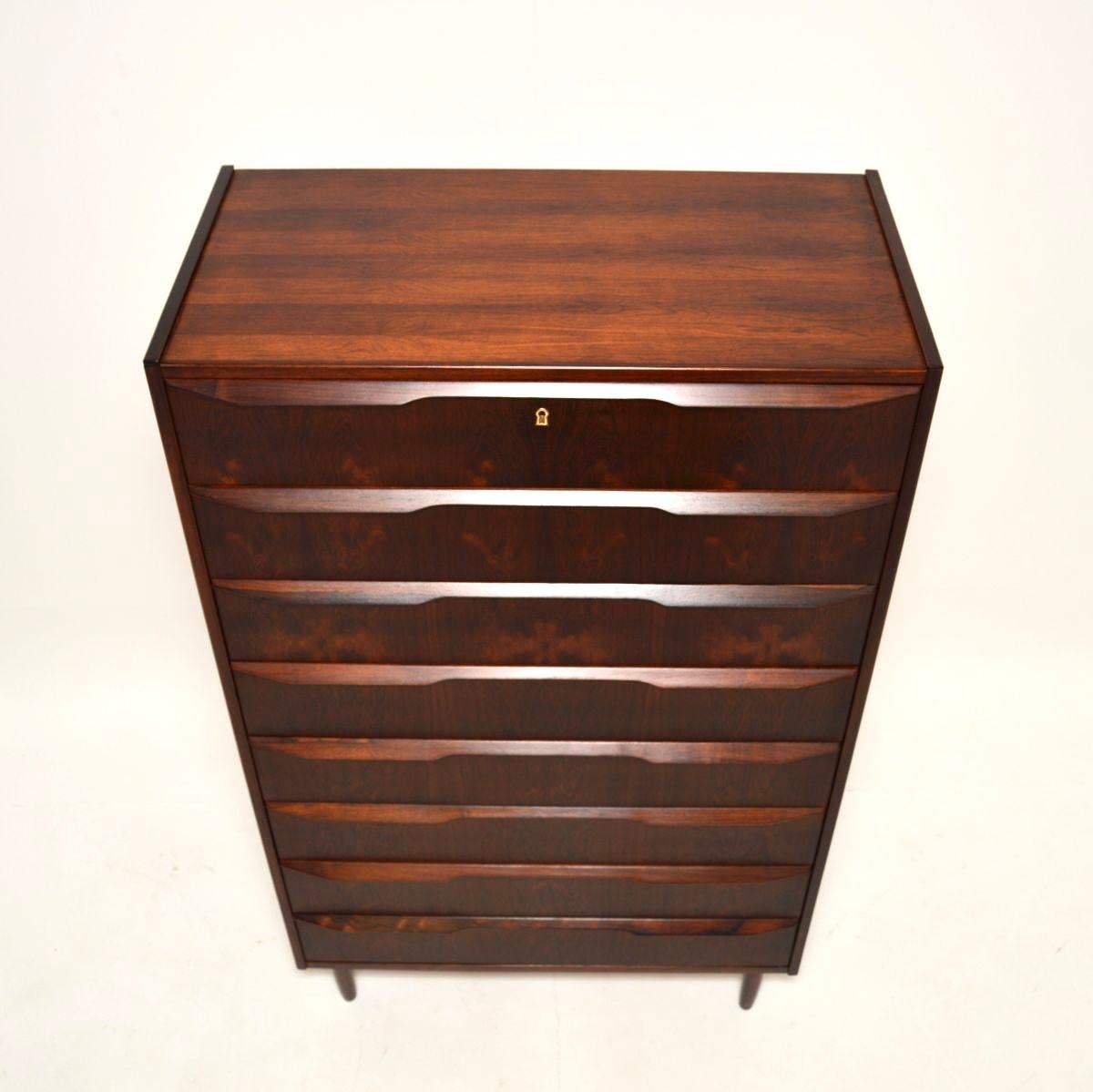 Metà XX secolo Cassettiera danese vintage Tallboy in vendita