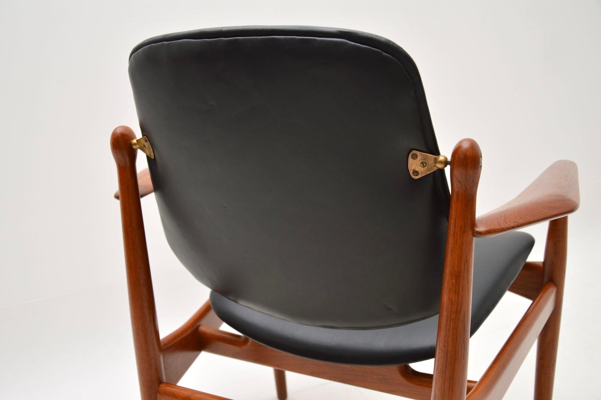 Danish Vintage Teak and Leather Armchair by Arne Vodder For Sale 2