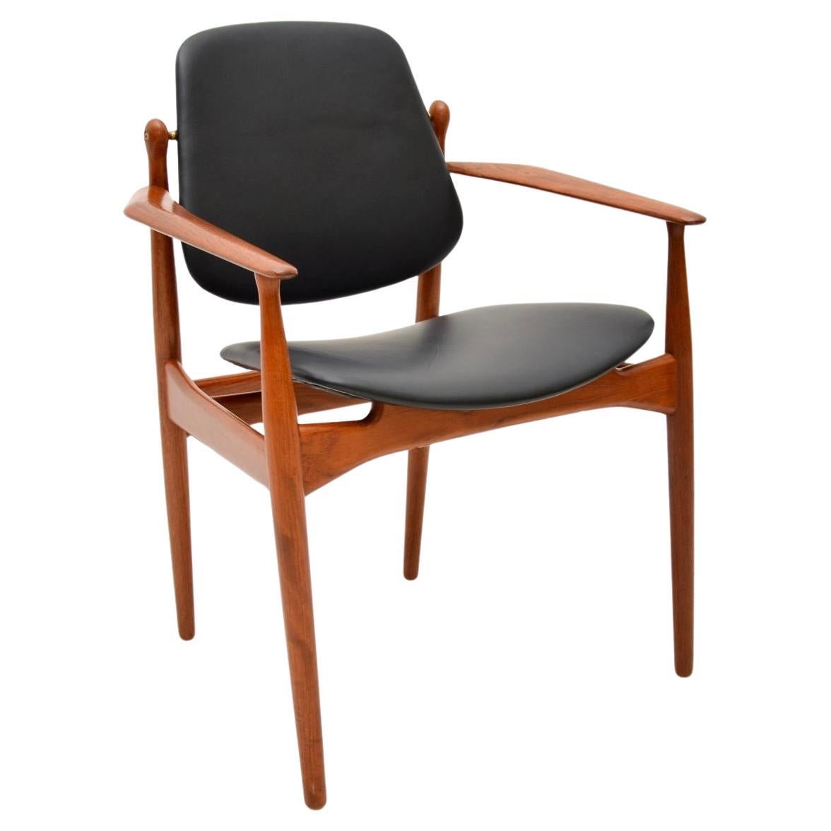 Dänischer Vintage-Sessel aus Teakholz und Leder von Arne Vodder im Angebot