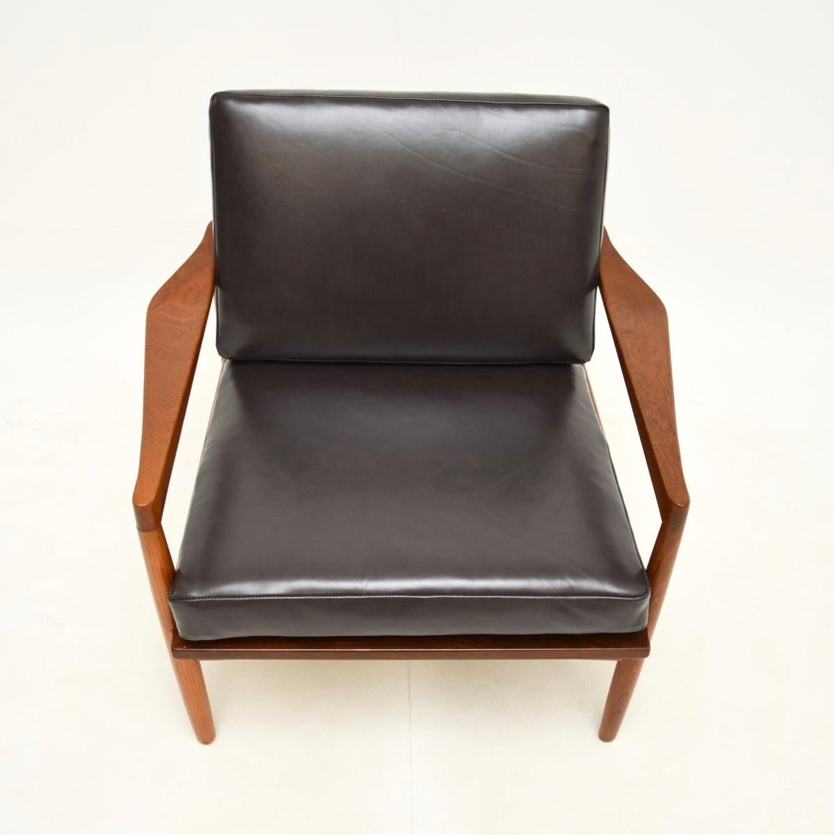 Milieu du XXe siècle Fauteuil danois vintage en teck et cuir de Christian Jensen pour Haslev en vente