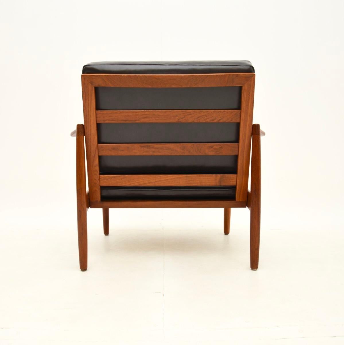 Cuir Fauteuil danois vintage en teck et cuir de Christian Jensen pour Haslev en vente