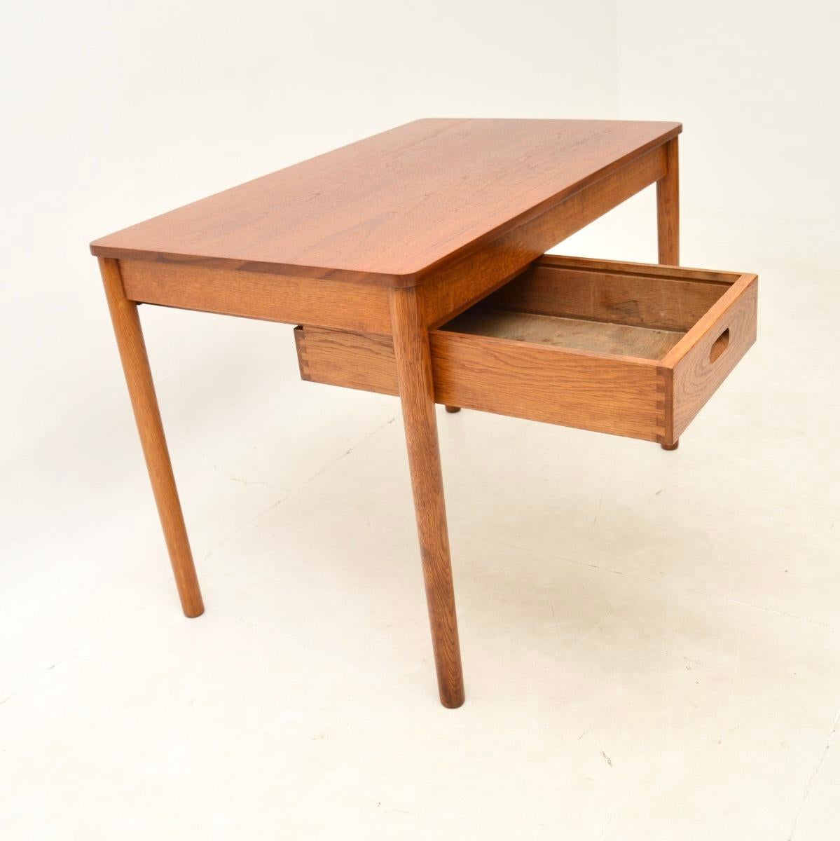 Danish Vintage Teak and Oak Desk In Good Condition In London, GB