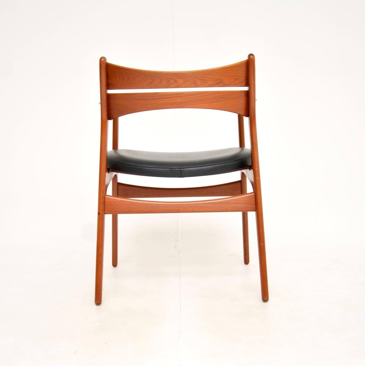 Materiale sintetico Sedia / Poltrona da scrivania in teak d'epoca danese di Erik Buch in vendita