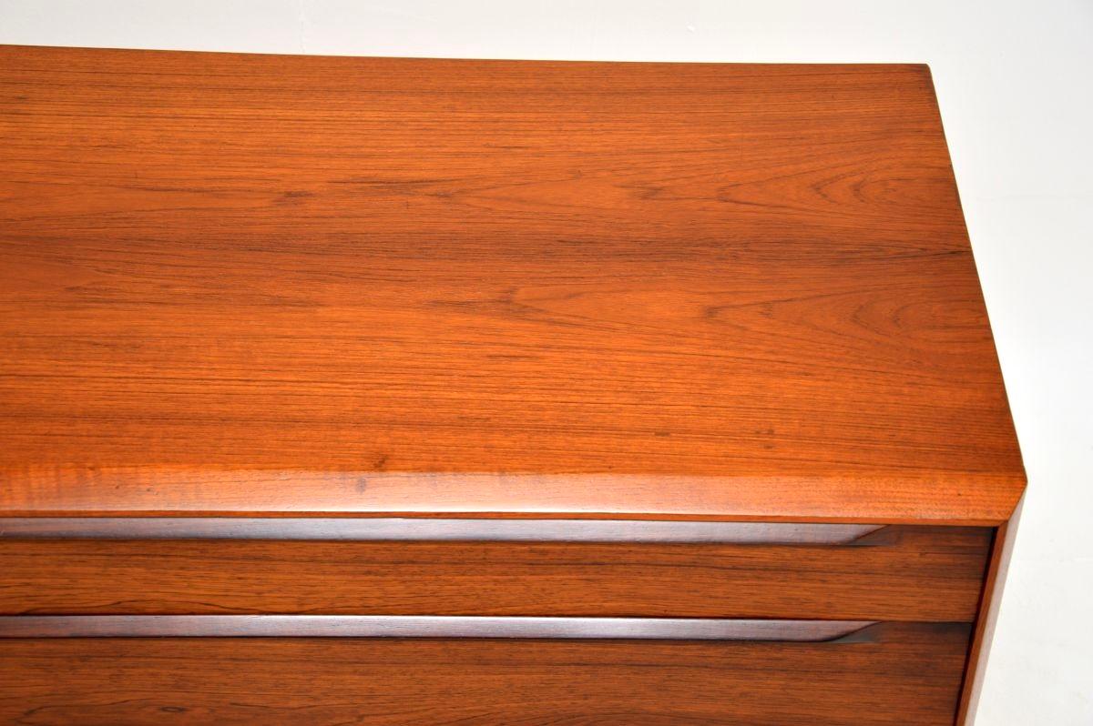 Cassettiera danese in teak vintage di Ib Kofod-Larsen in vendita 3