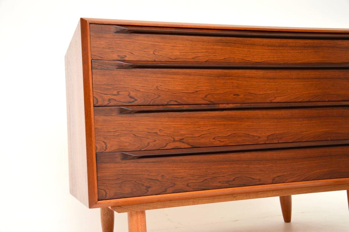 Cassettiera danese in teak vintage di Ib Kofod-Larsen in vendita 4
