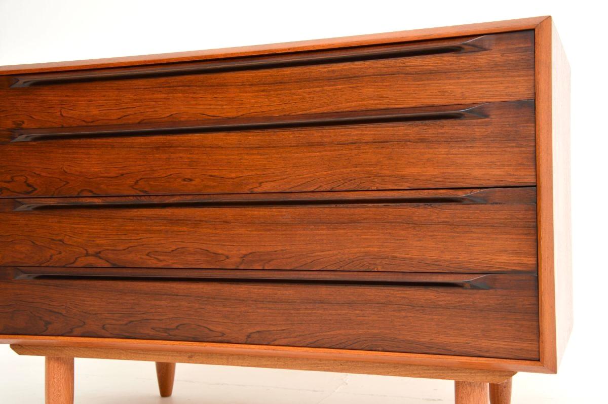 Cassettiera danese in teak vintage di Ib Kofod-Larsen in vendita 5