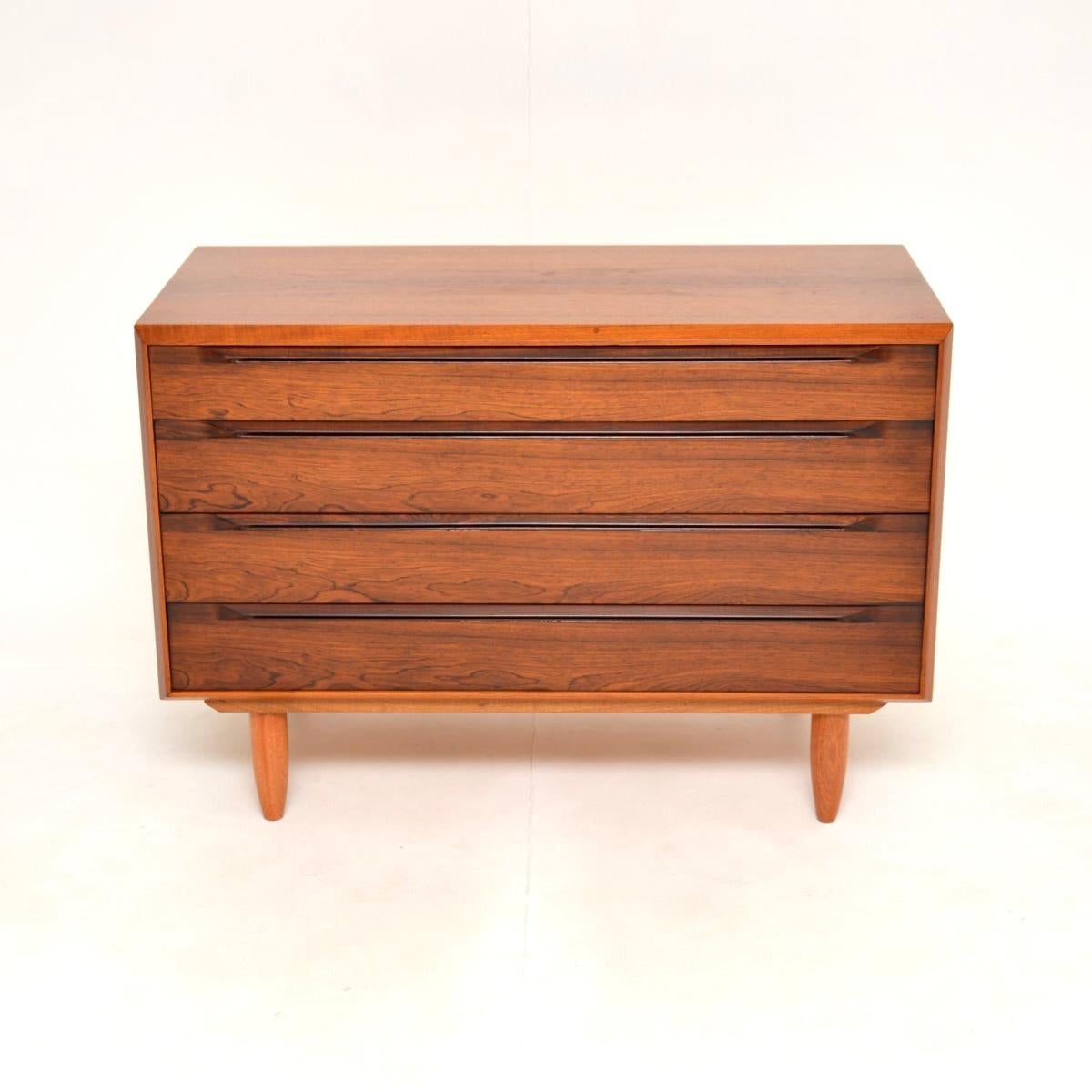 Mid-Century moderno Cassettiera danese in teak vintage di Ib Kofod-Larsen in vendita