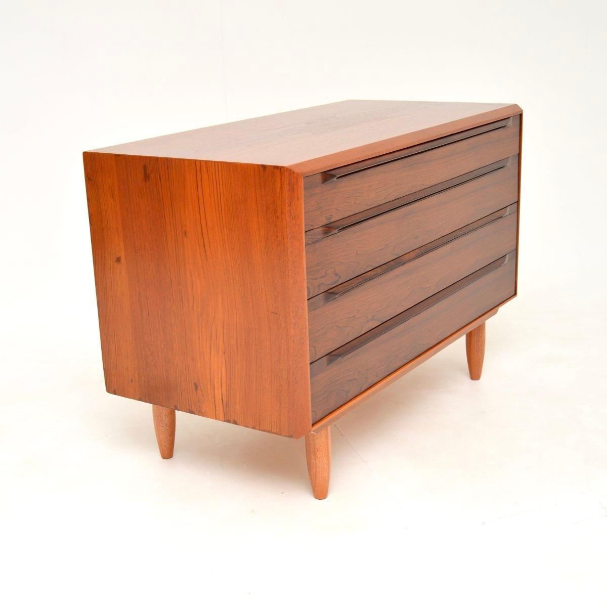 Cassettiera danese in teak vintage di Ib Kofod-Larsen In condizioni buone in vendita a London, GB