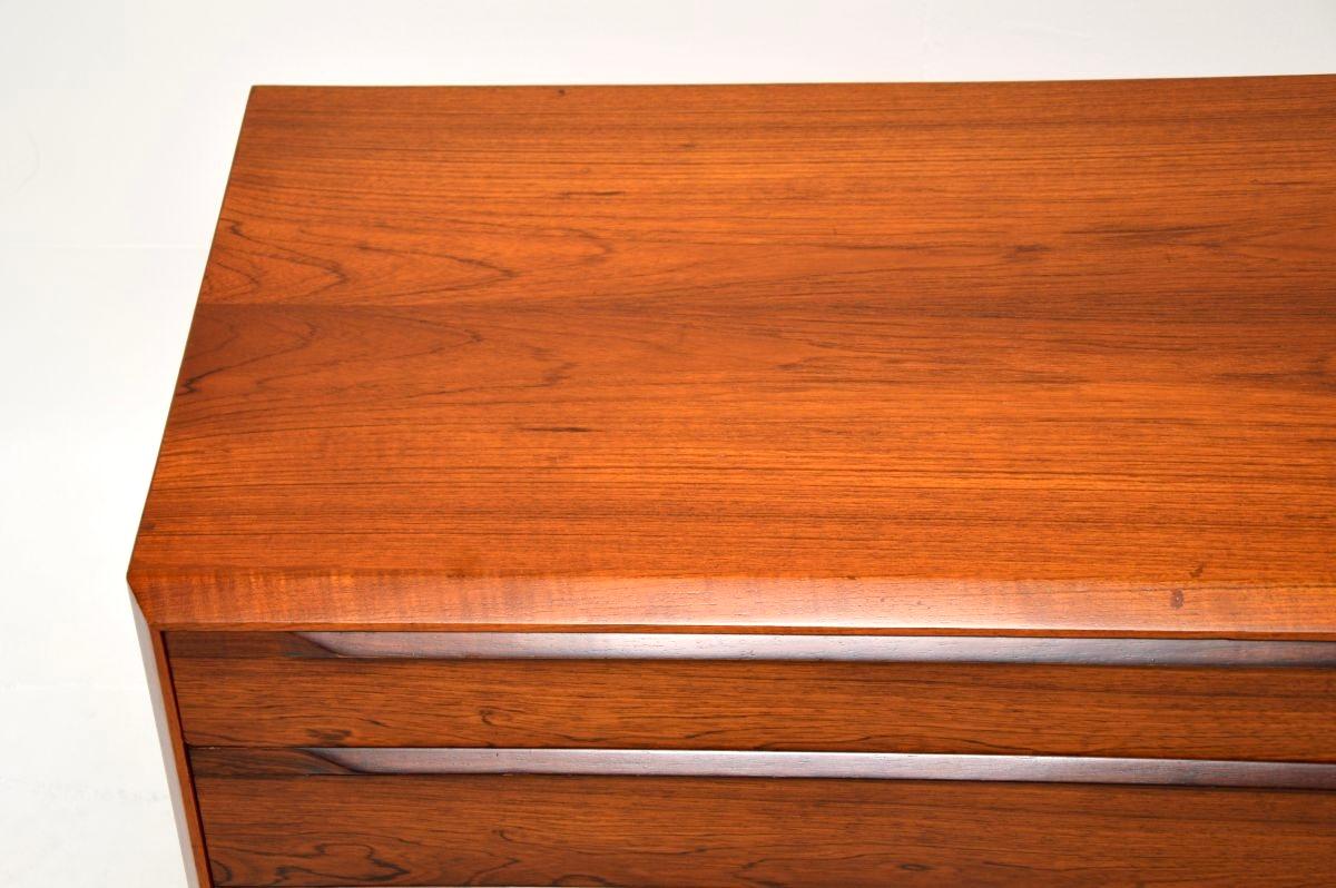 Cassettiera danese in teak vintage di Ib Kofod-Larsen in vendita 2