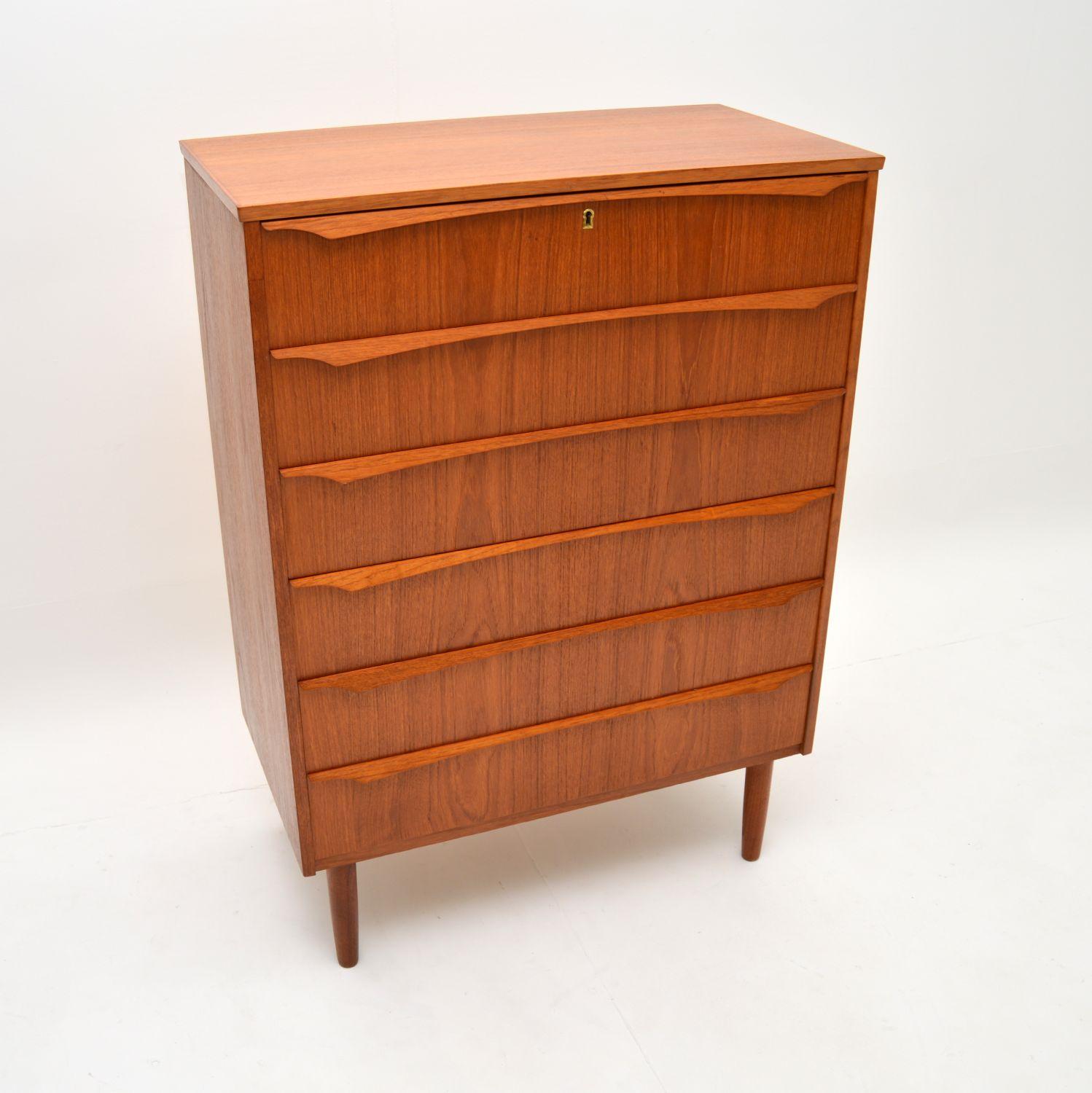 A stunning Danish vintage teak chest of drawers. This was recently imported from Denmark, it dates from the 1960’s.

It is beautifully designed, with a minimal and elegant look. This sits on beautifully tapered legs and has sculptural lipped