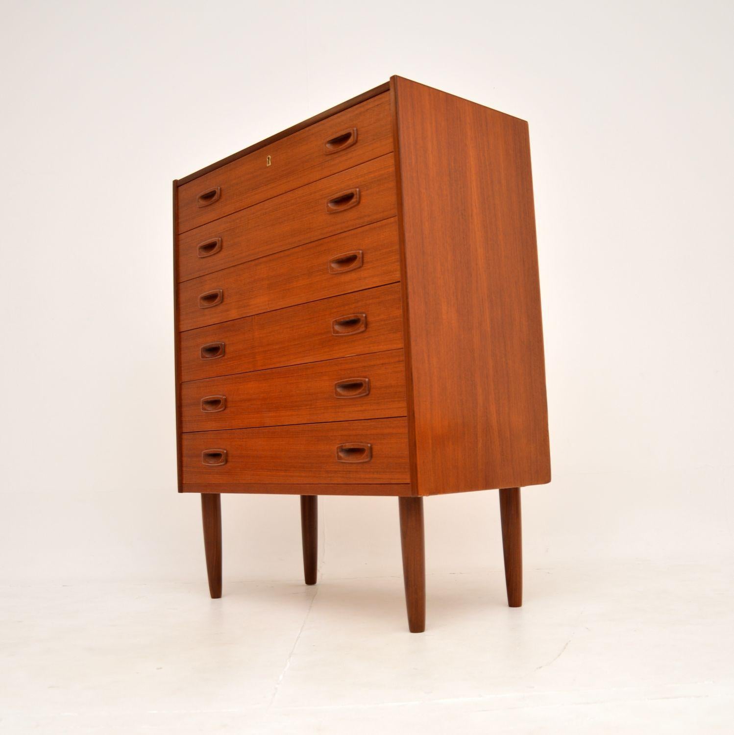 Danish Vintage Teak Chest of Drawers In Good Condition For Sale In London, GB